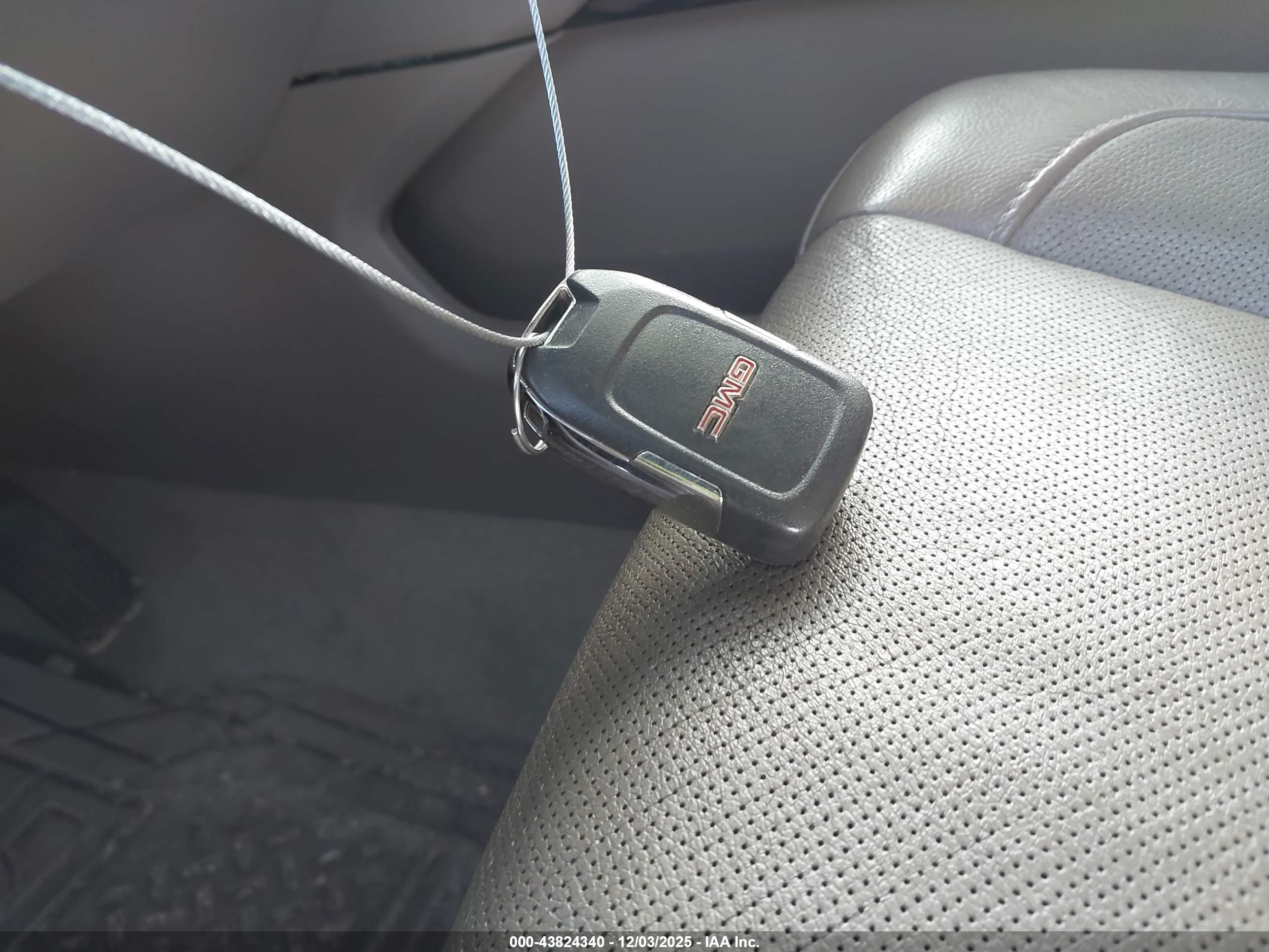GMC YUKON image 11