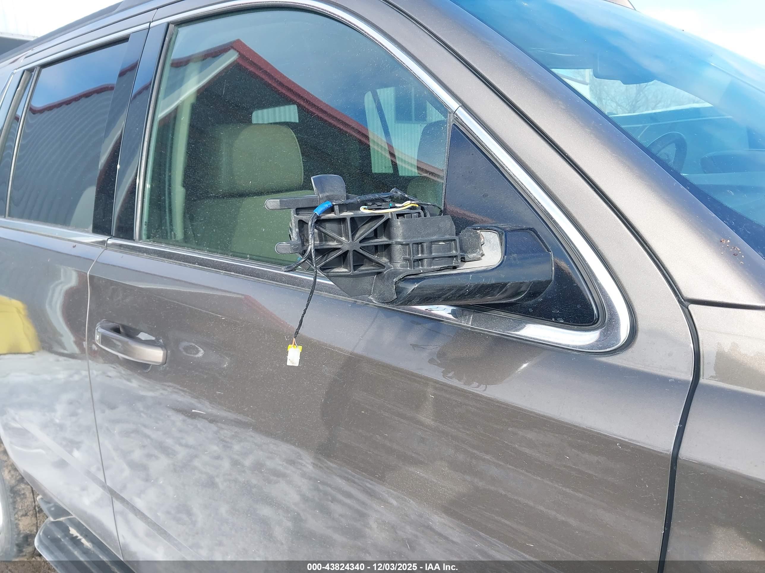 GMC YUKON image 6