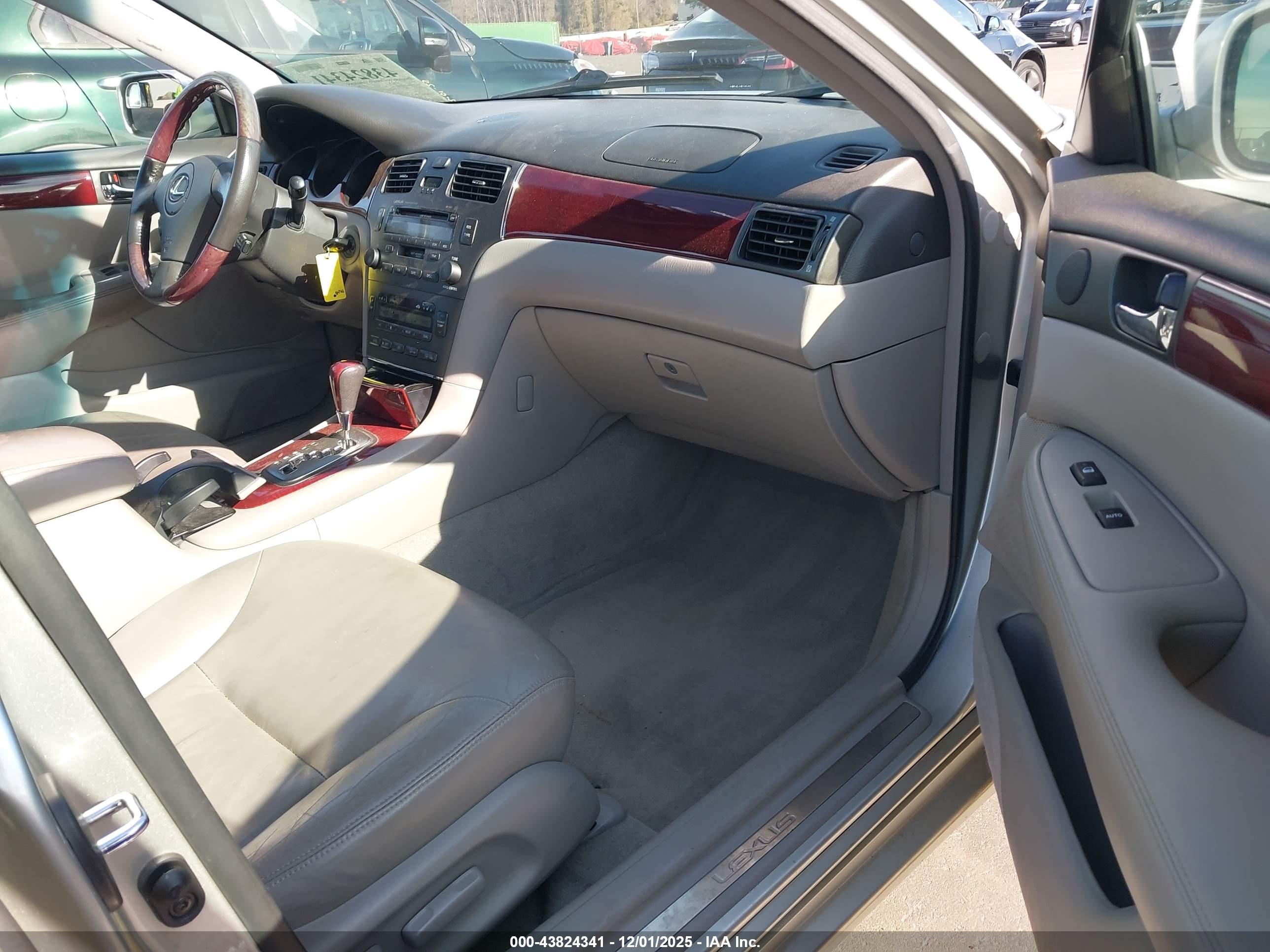 LEXUS ES image 5