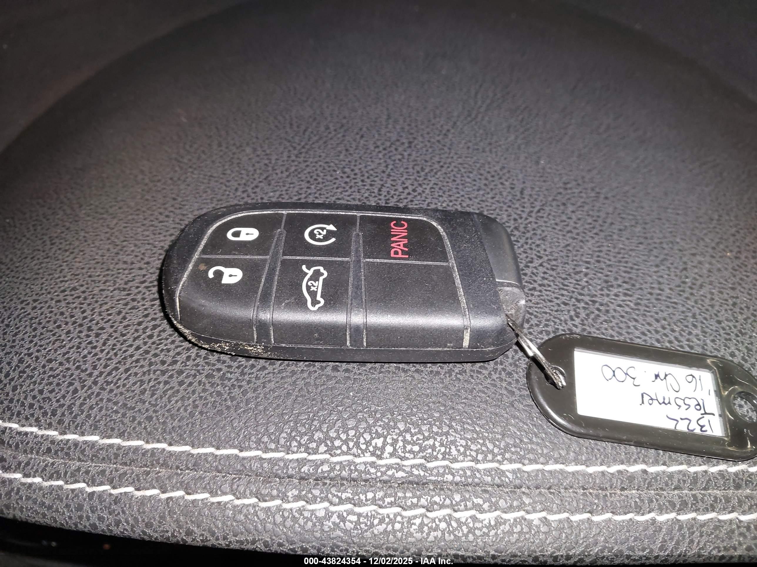 CHRYSLER 300 image 11