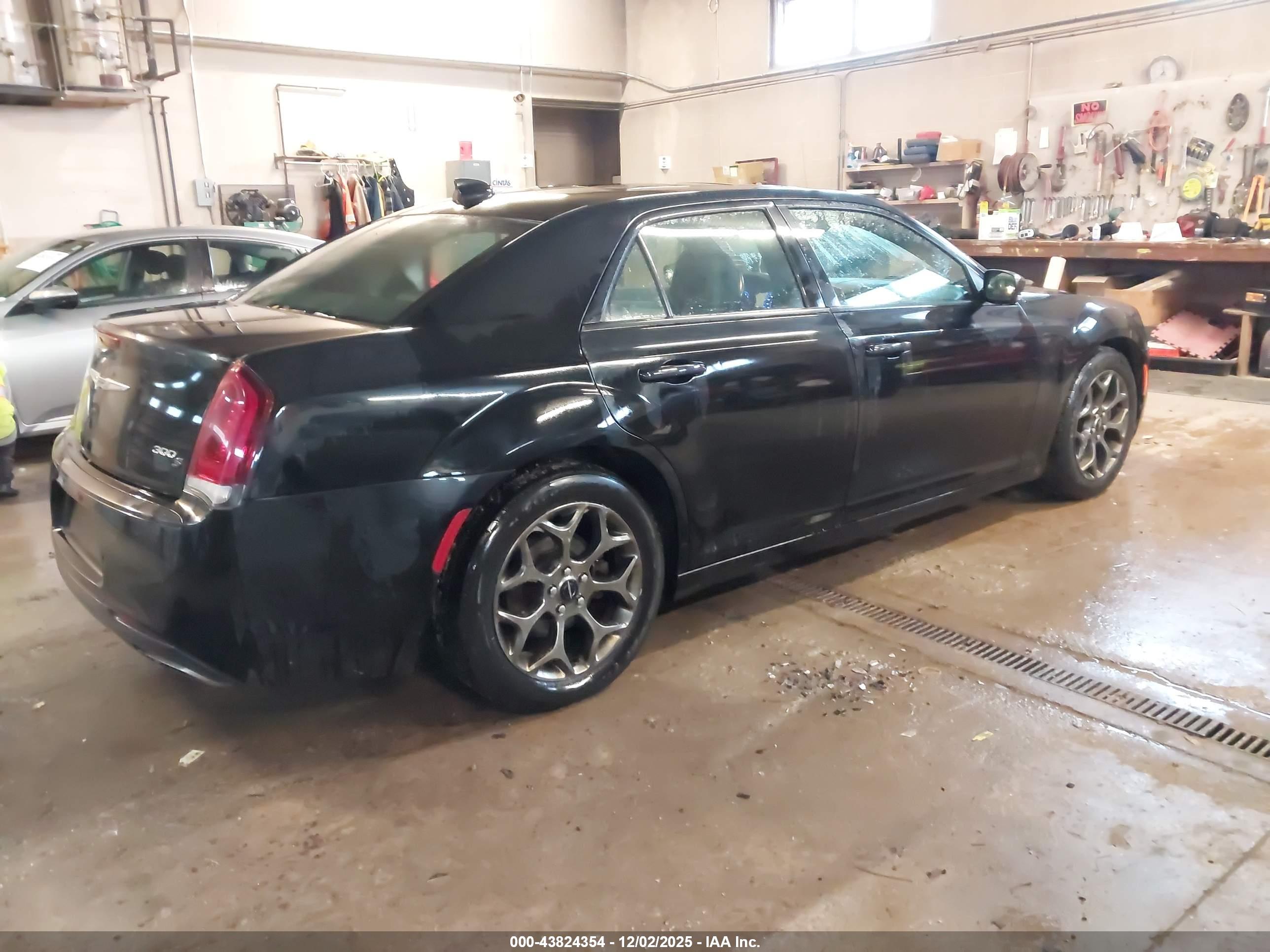 CHRYSLER 300 image 4