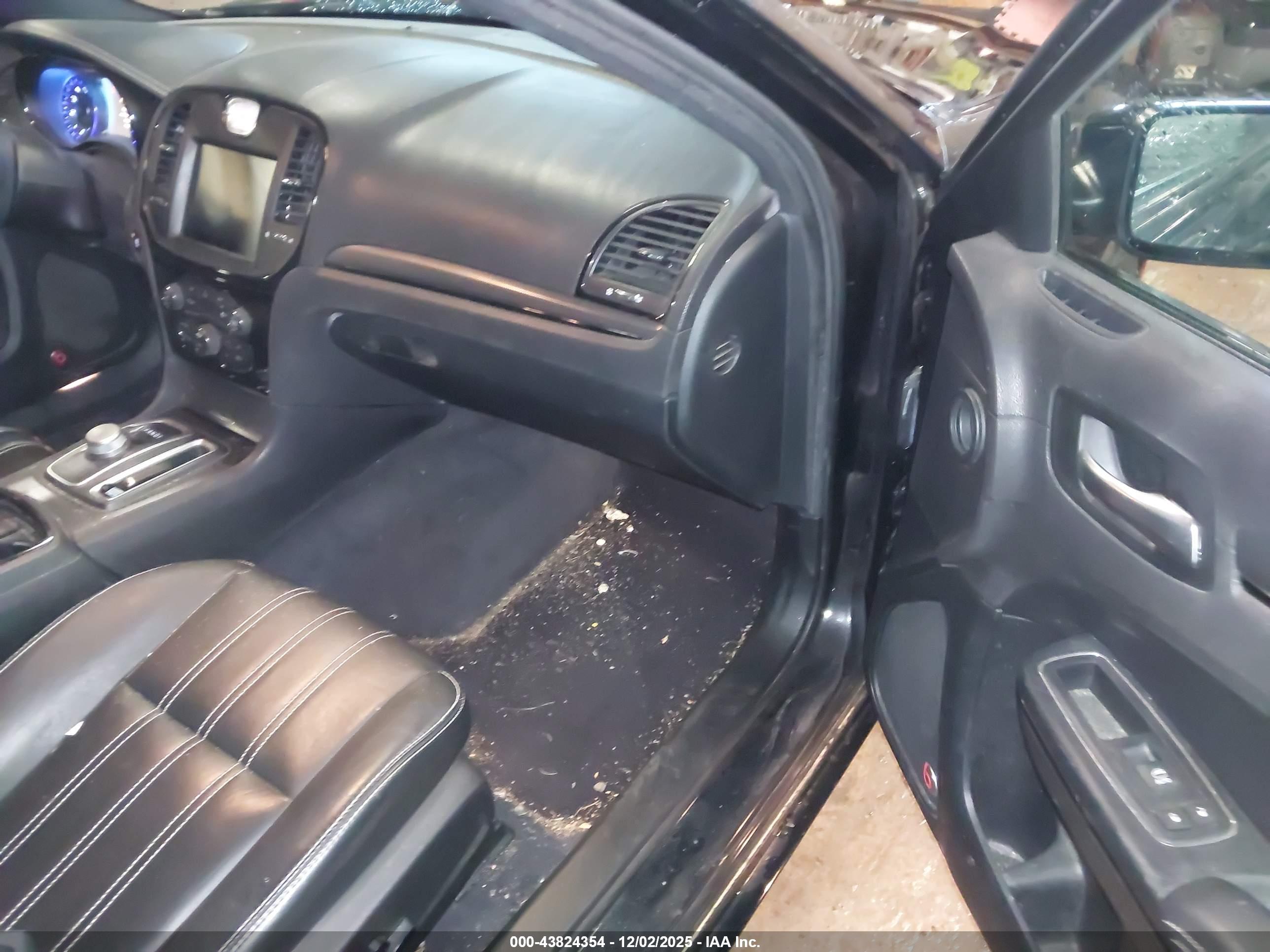 CHRYSLER 300 image 5