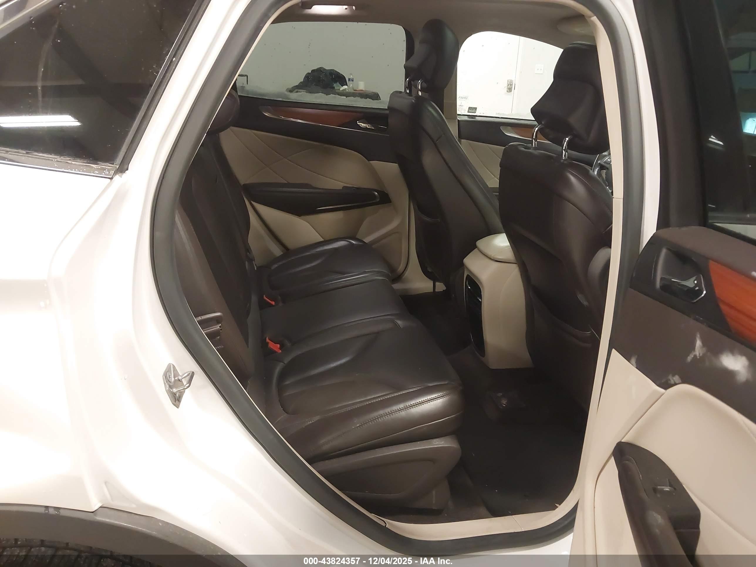 LINCOLN MKC image 8