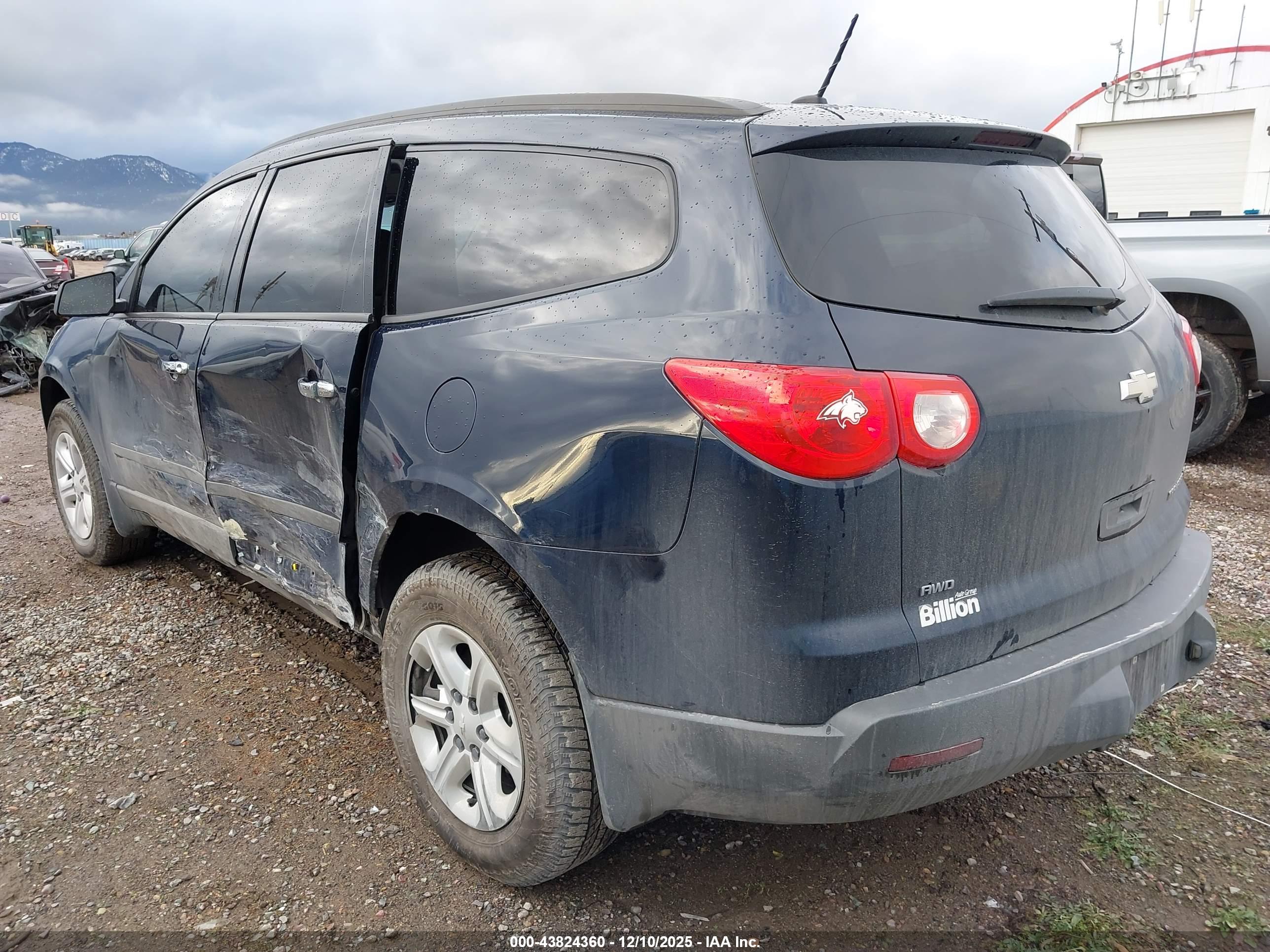 CHEVROLET TRAVERSE image 3