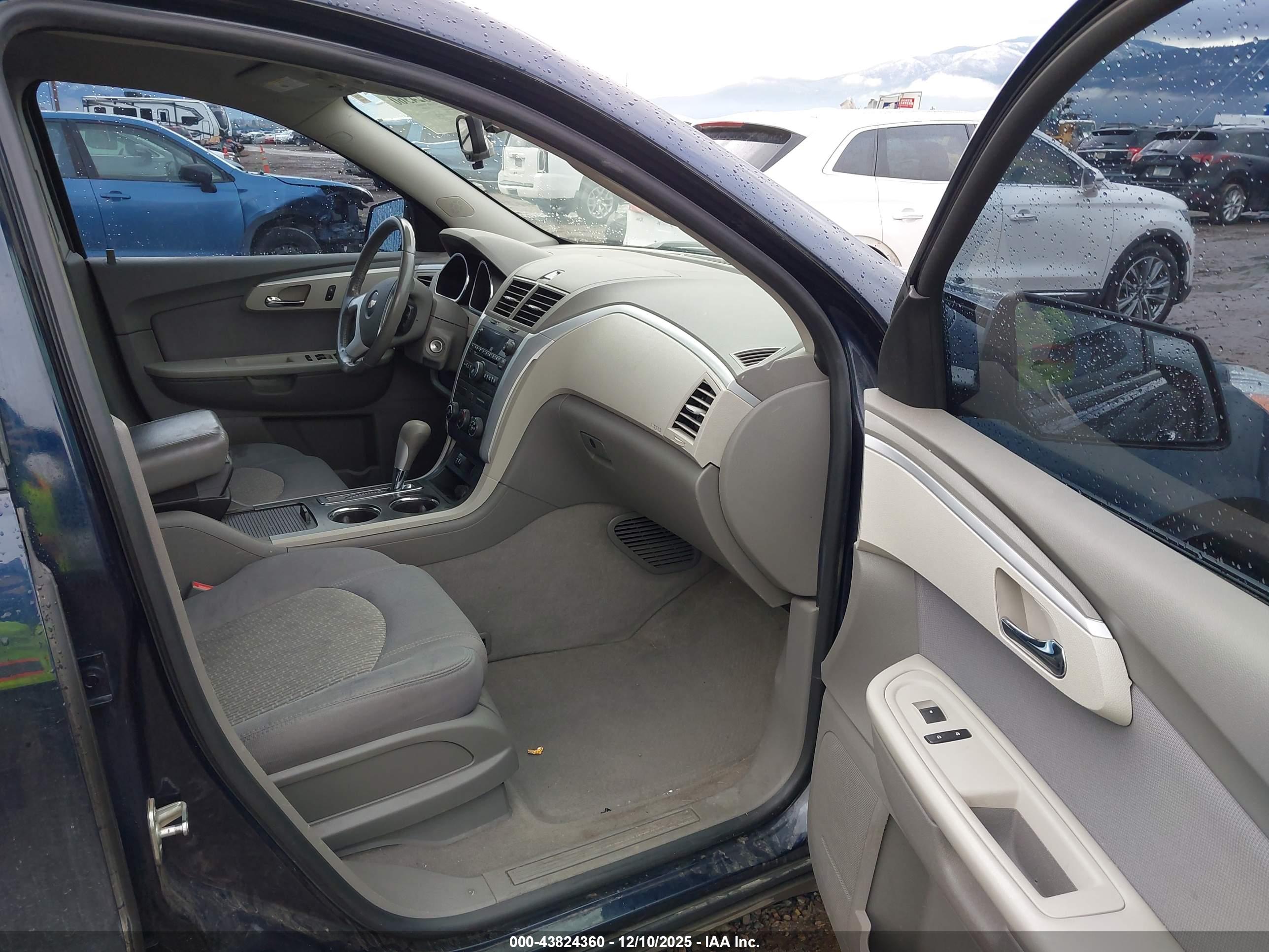CHEVROLET TRAVERSE image 5