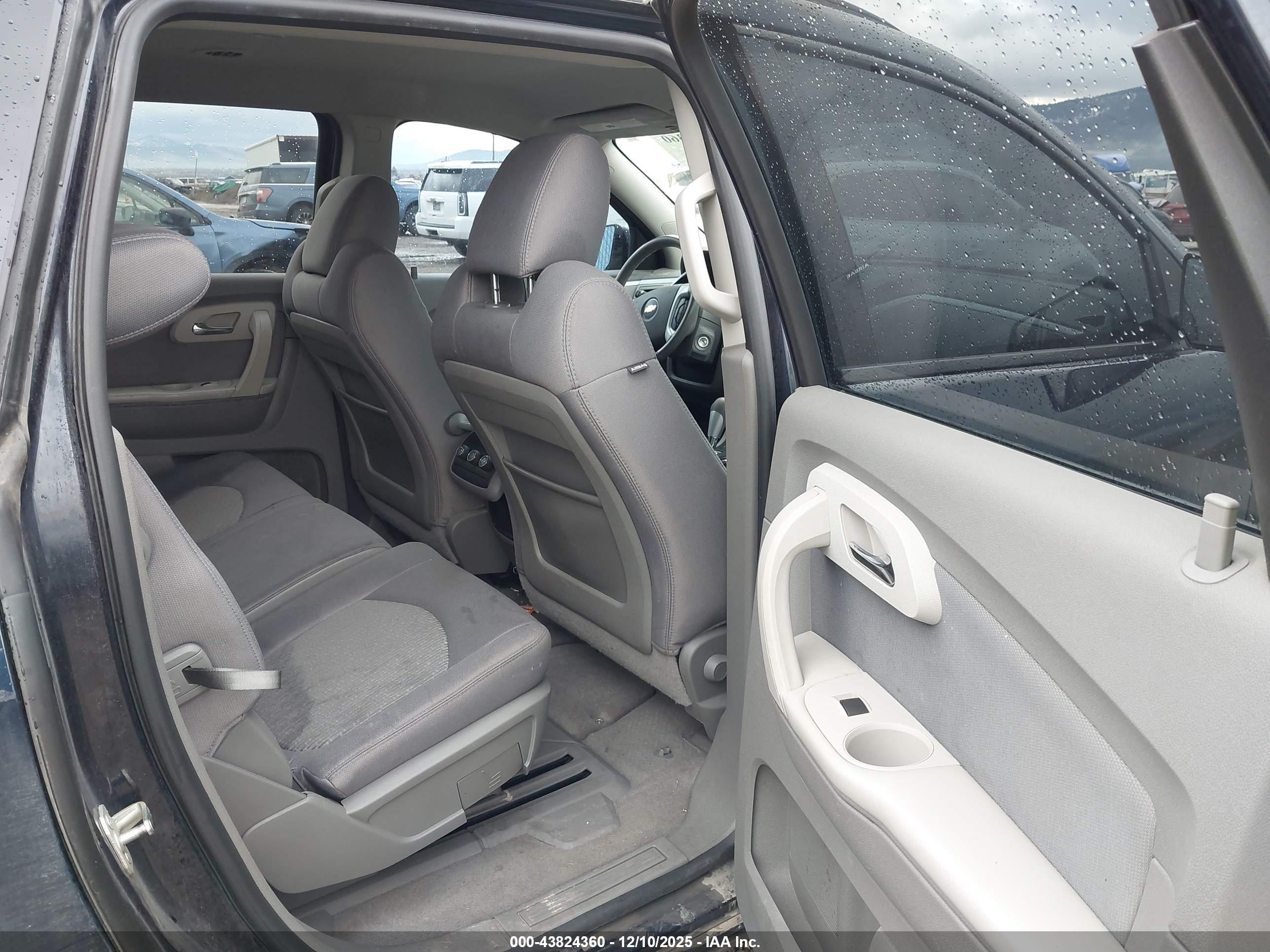 CHEVROLET TRAVERSE image 8