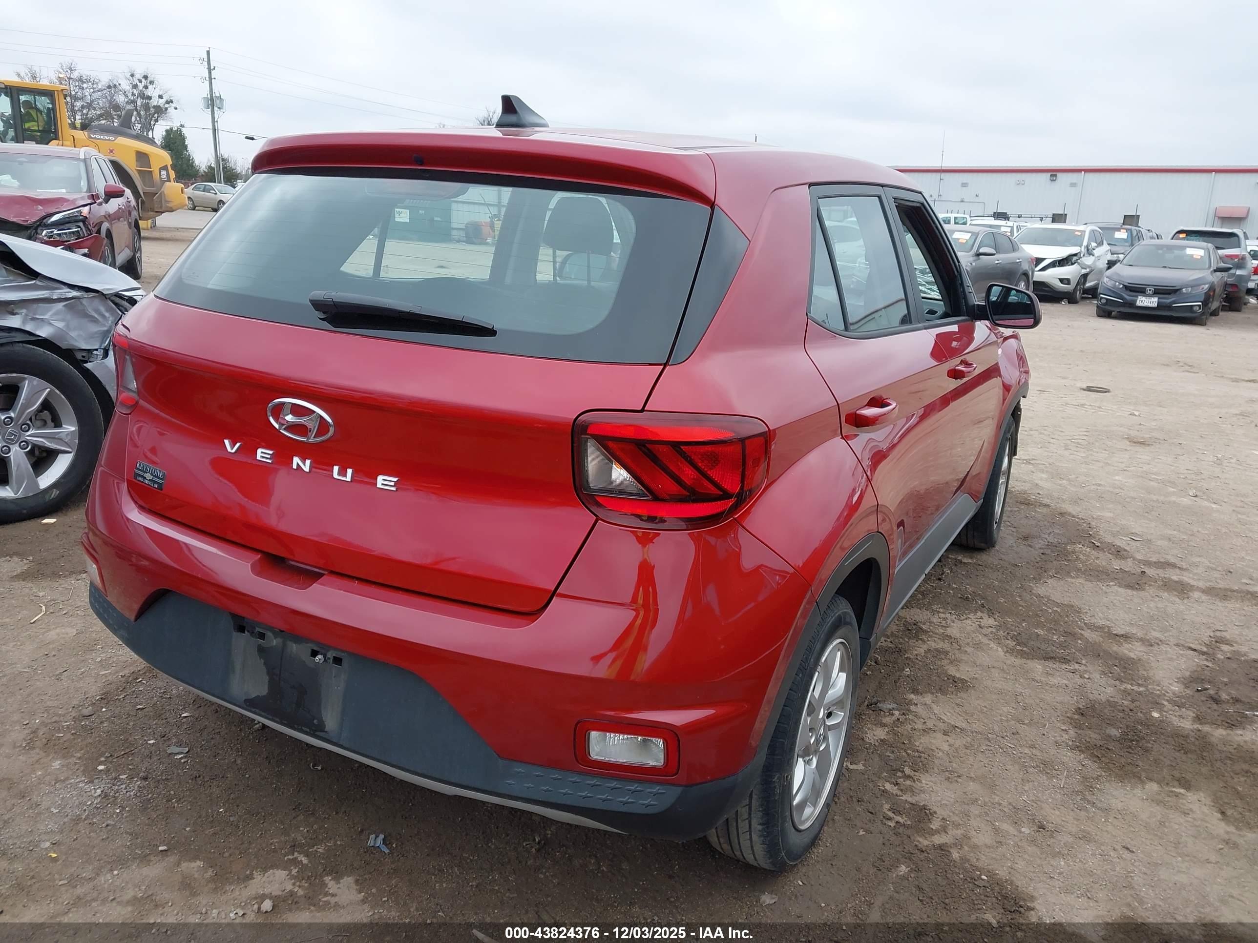 HYUNDAI VENUE image 4