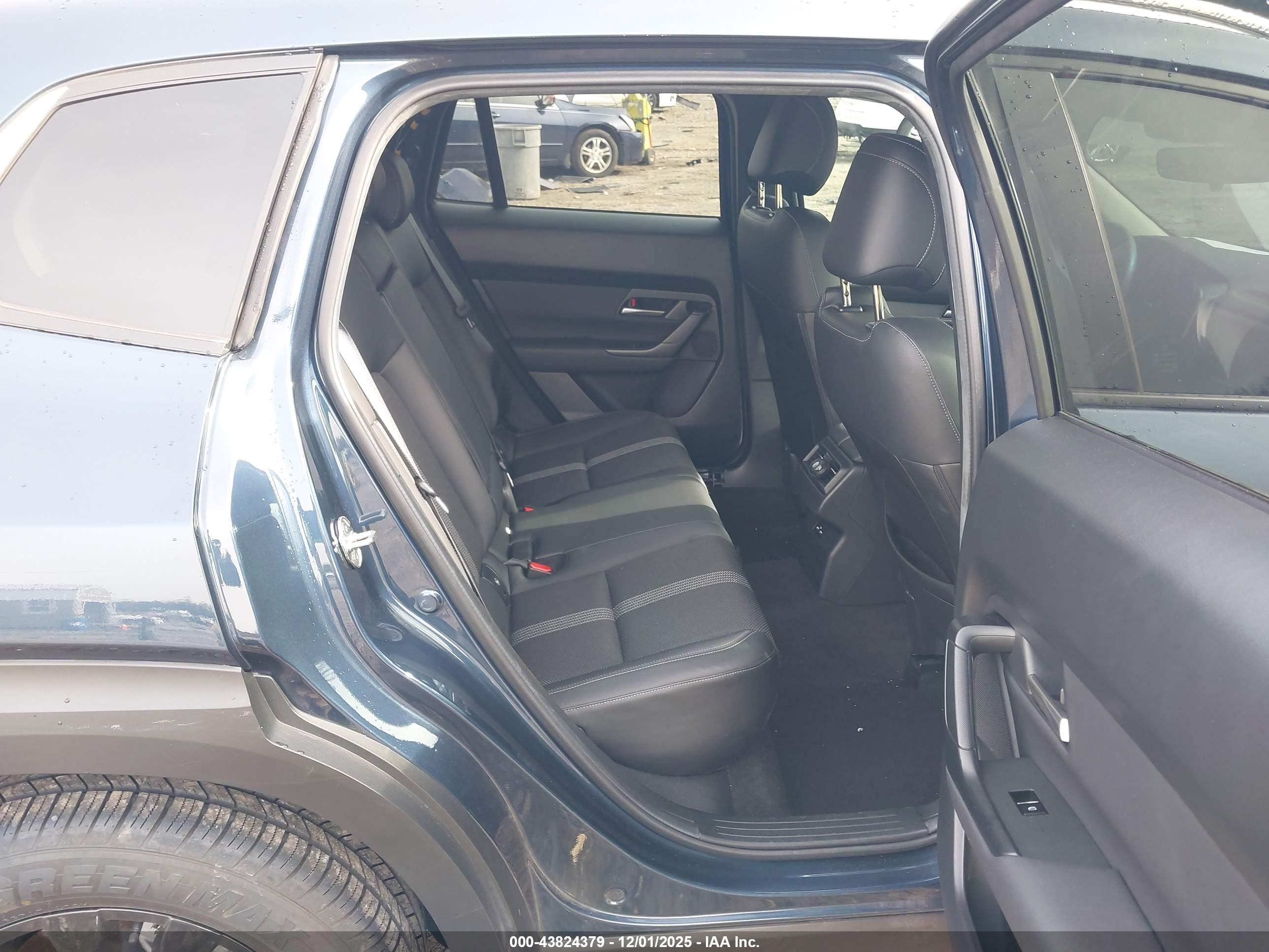 MAZDA CX-50 image 8
