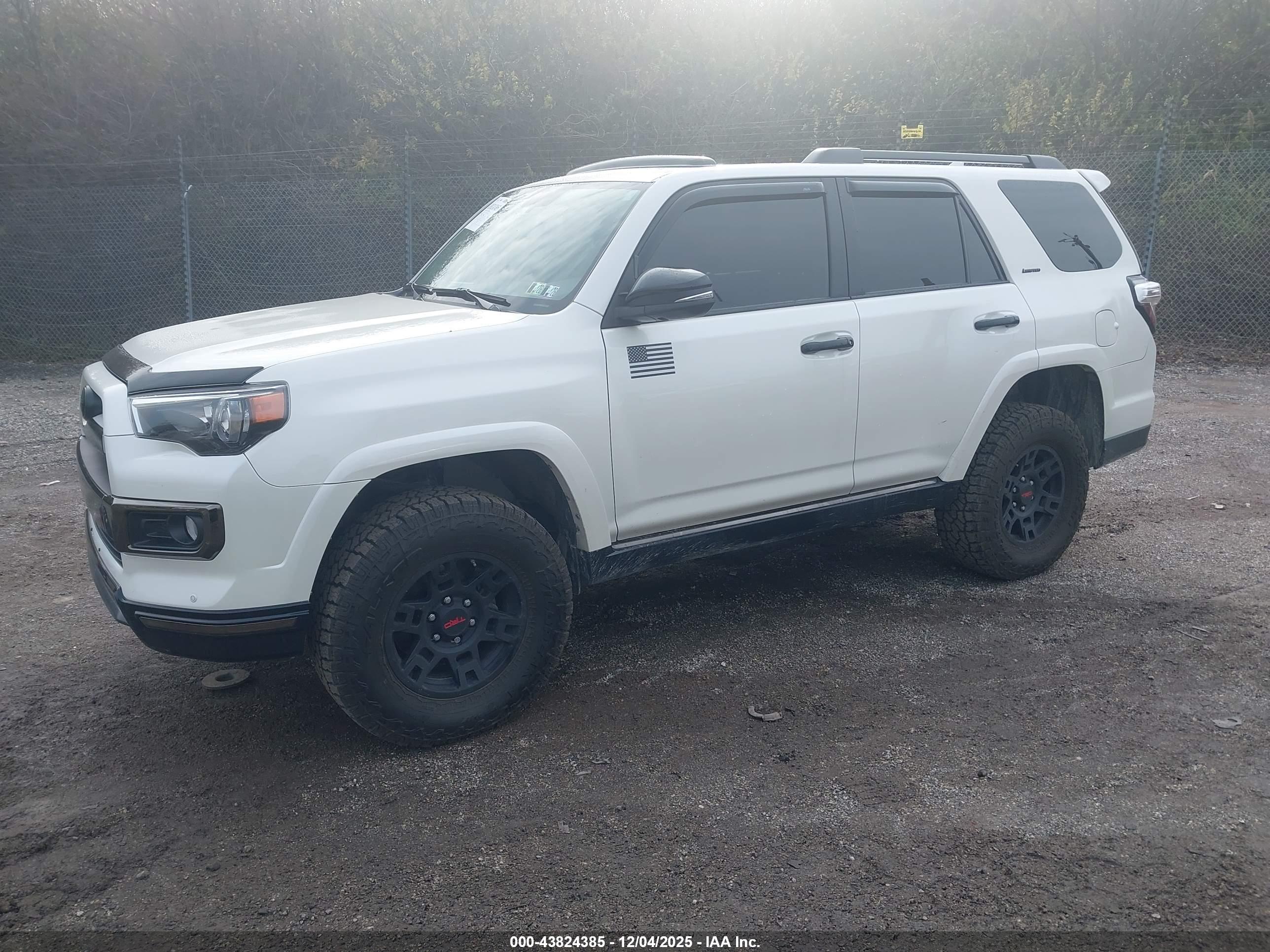 TOYOTA 4RUNNER image 2