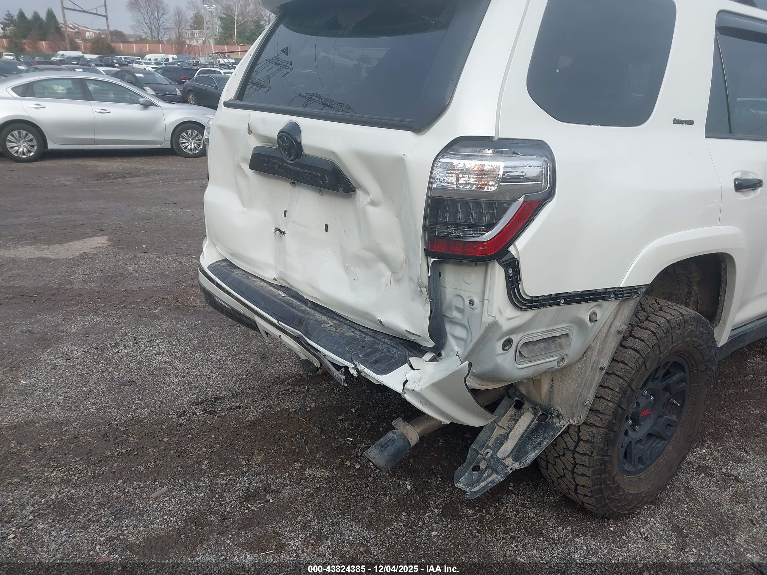 TOYOTA 4RUNNER image 6