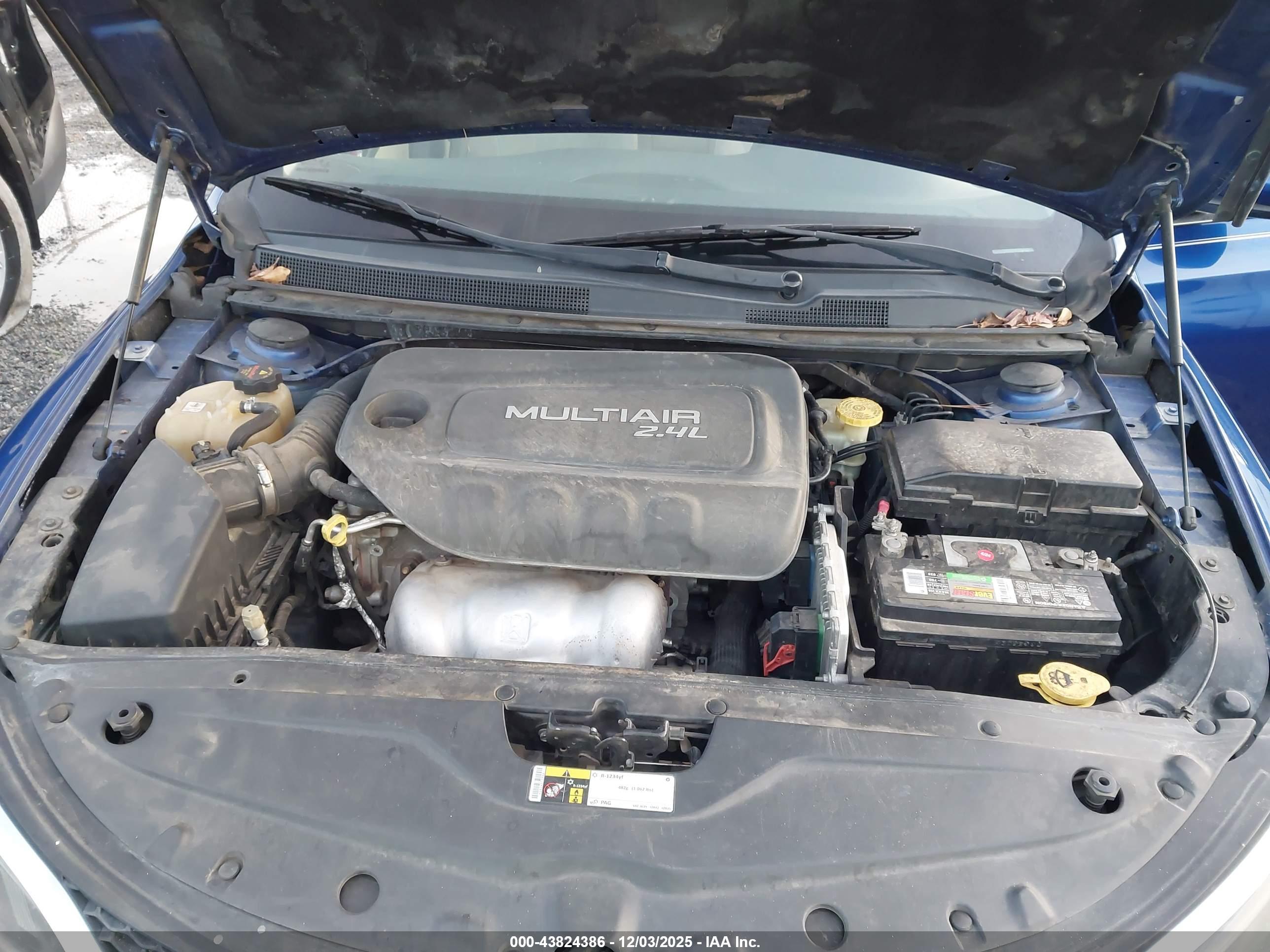 CHRYSLER 200 image 10