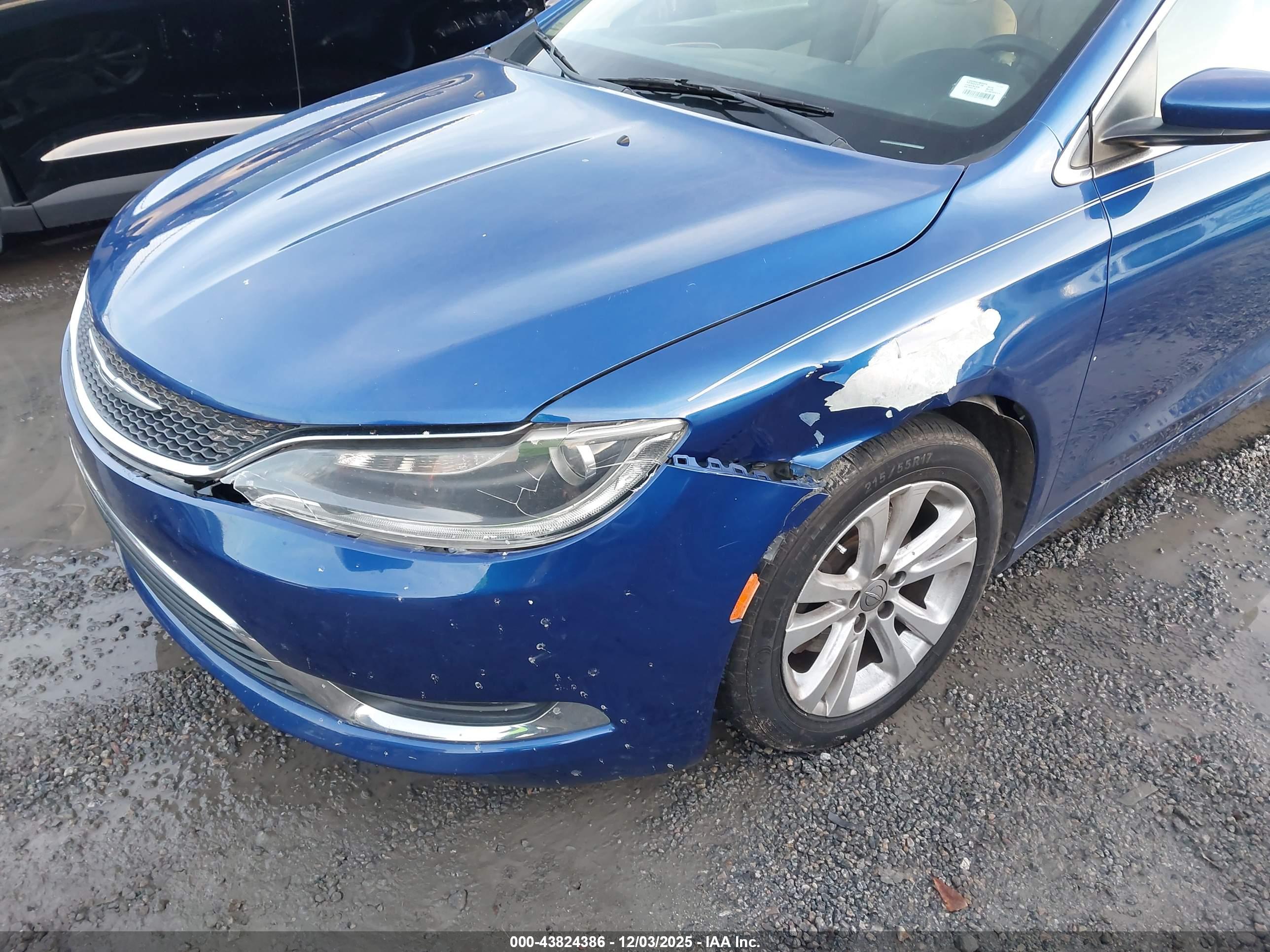 CHRYSLER 200 image 6