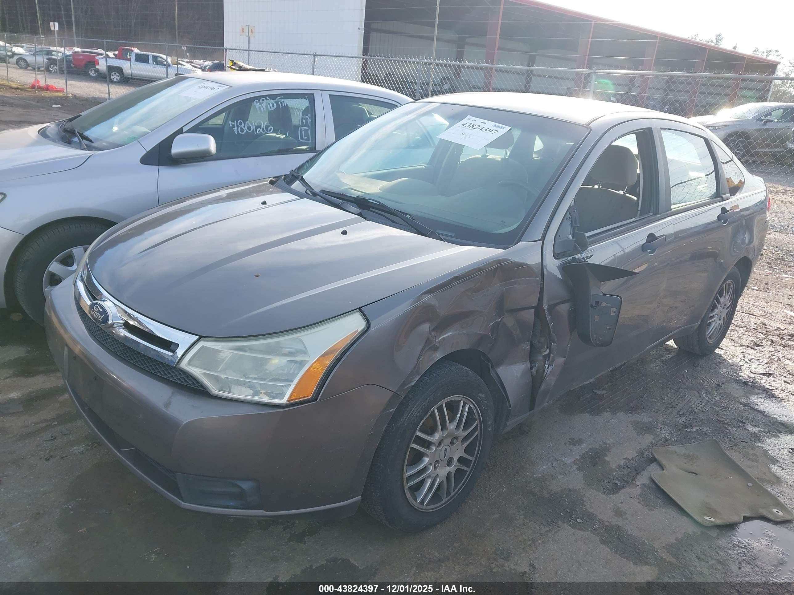 FORD FOCUS image 2
