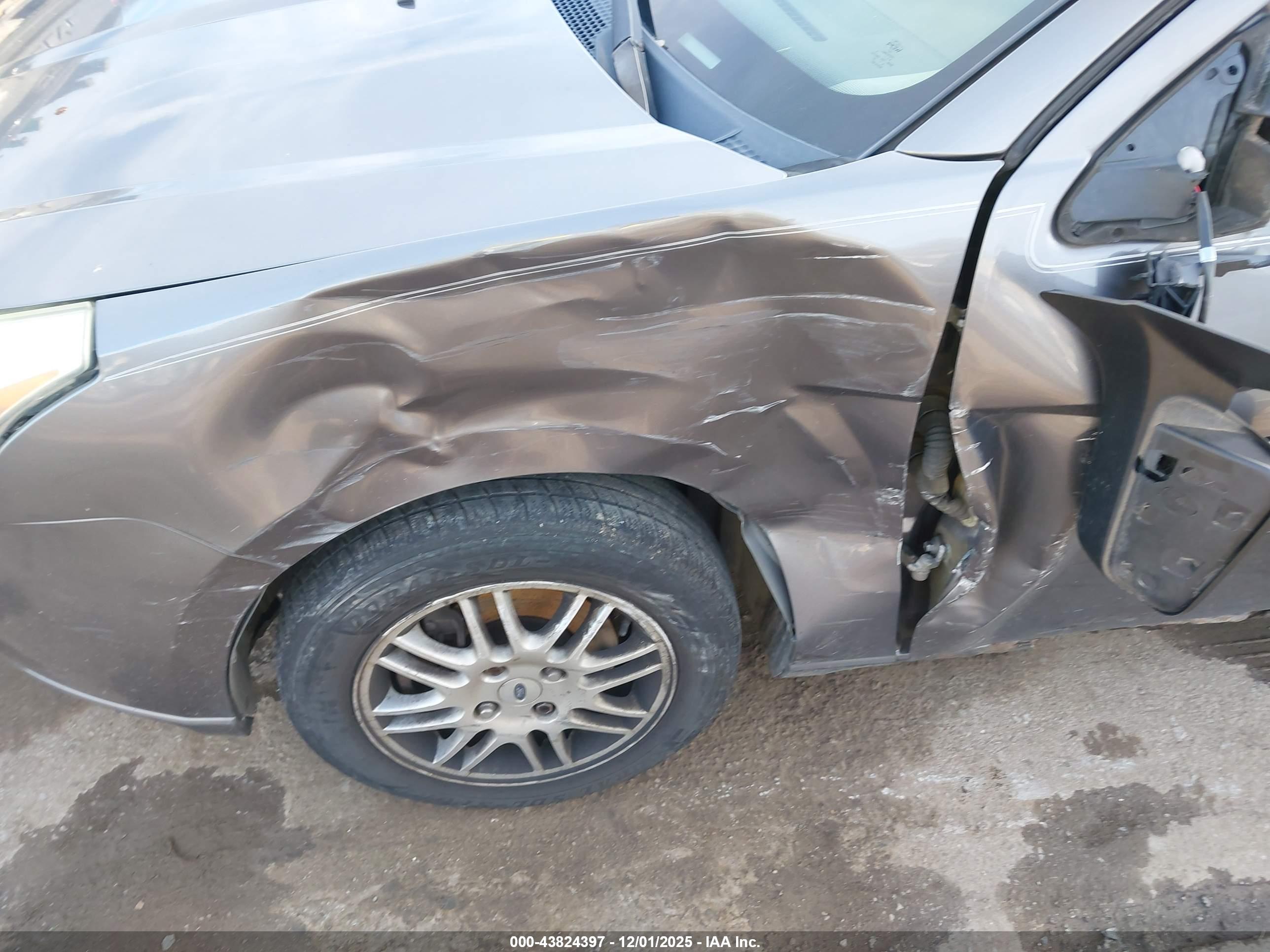FORD FOCUS image 6