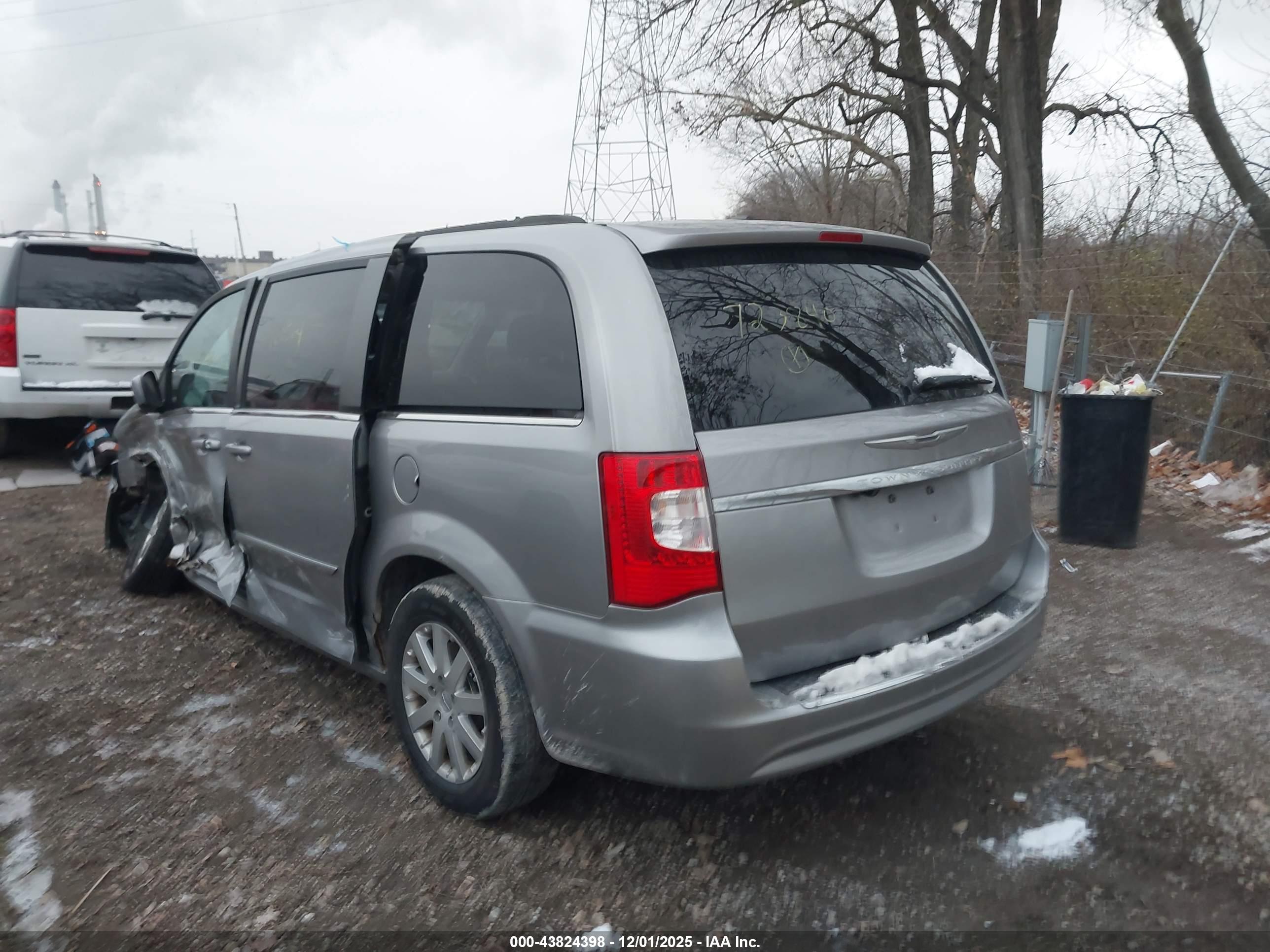 CHRYSLER TOWN image 3