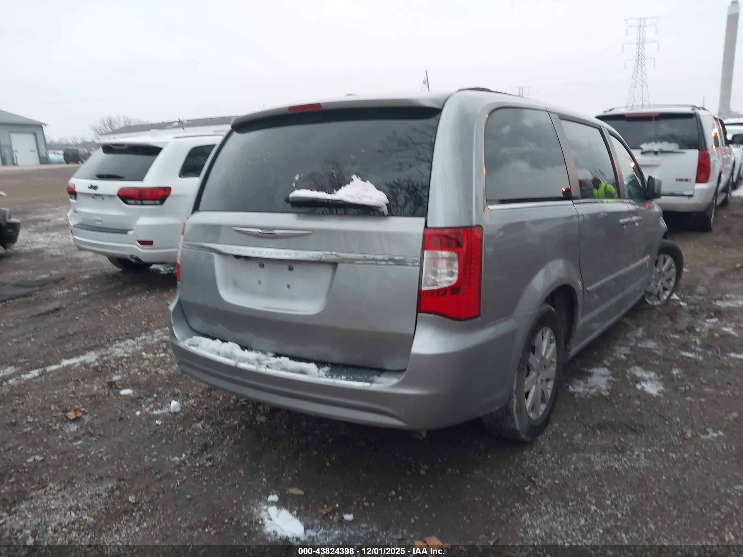 CHRYSLER TOWN image 4
