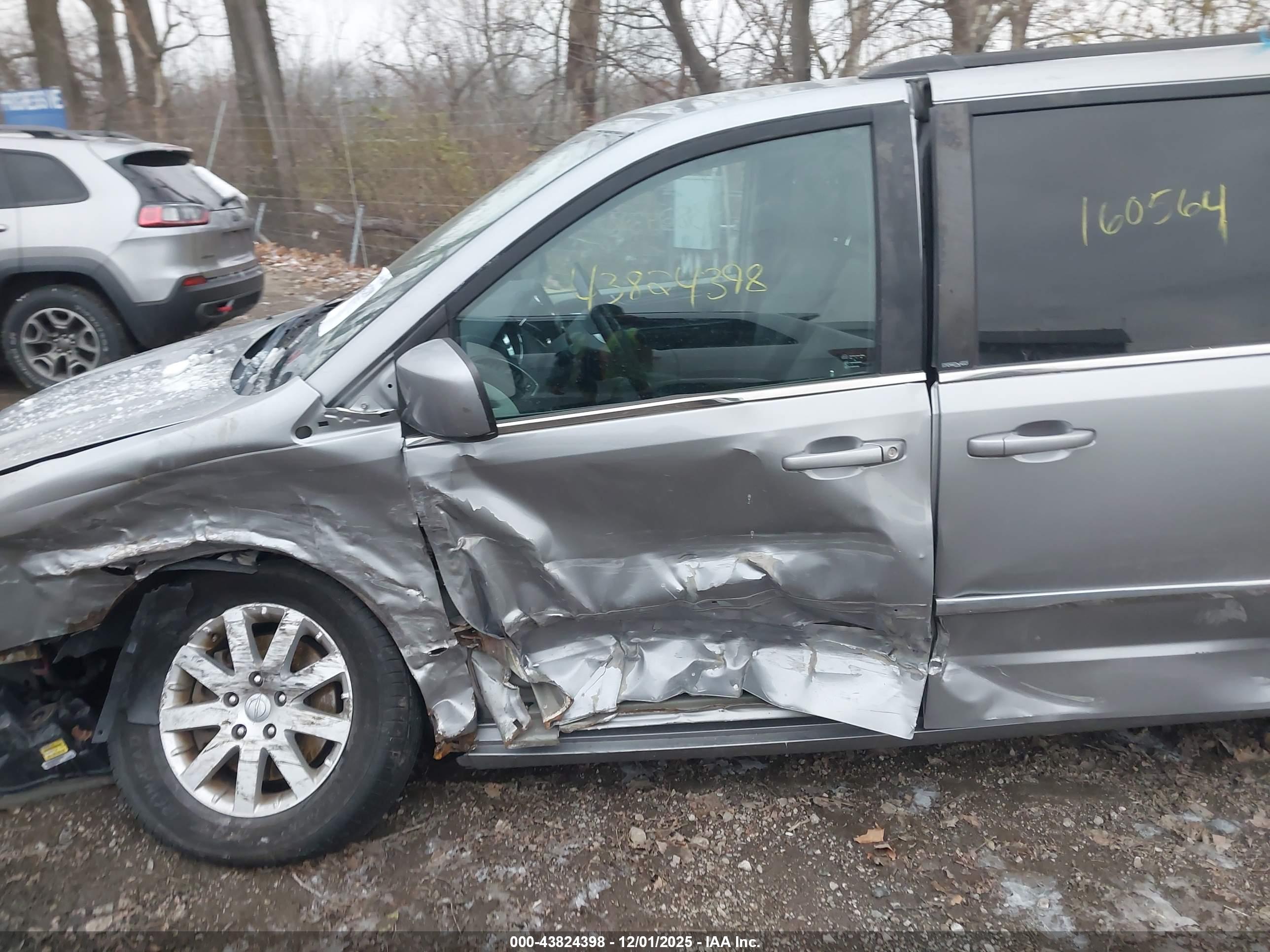 CHRYSLER TOWN image 6
