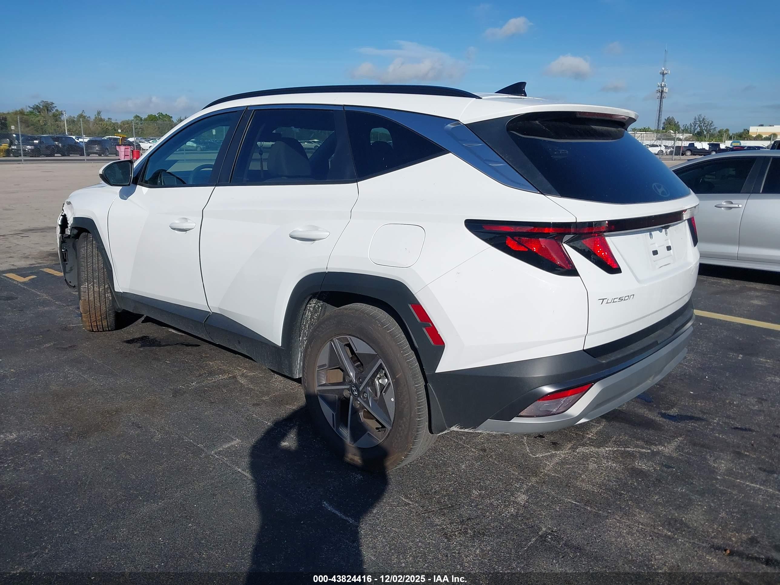 HYUNDAI TUCSON image 3