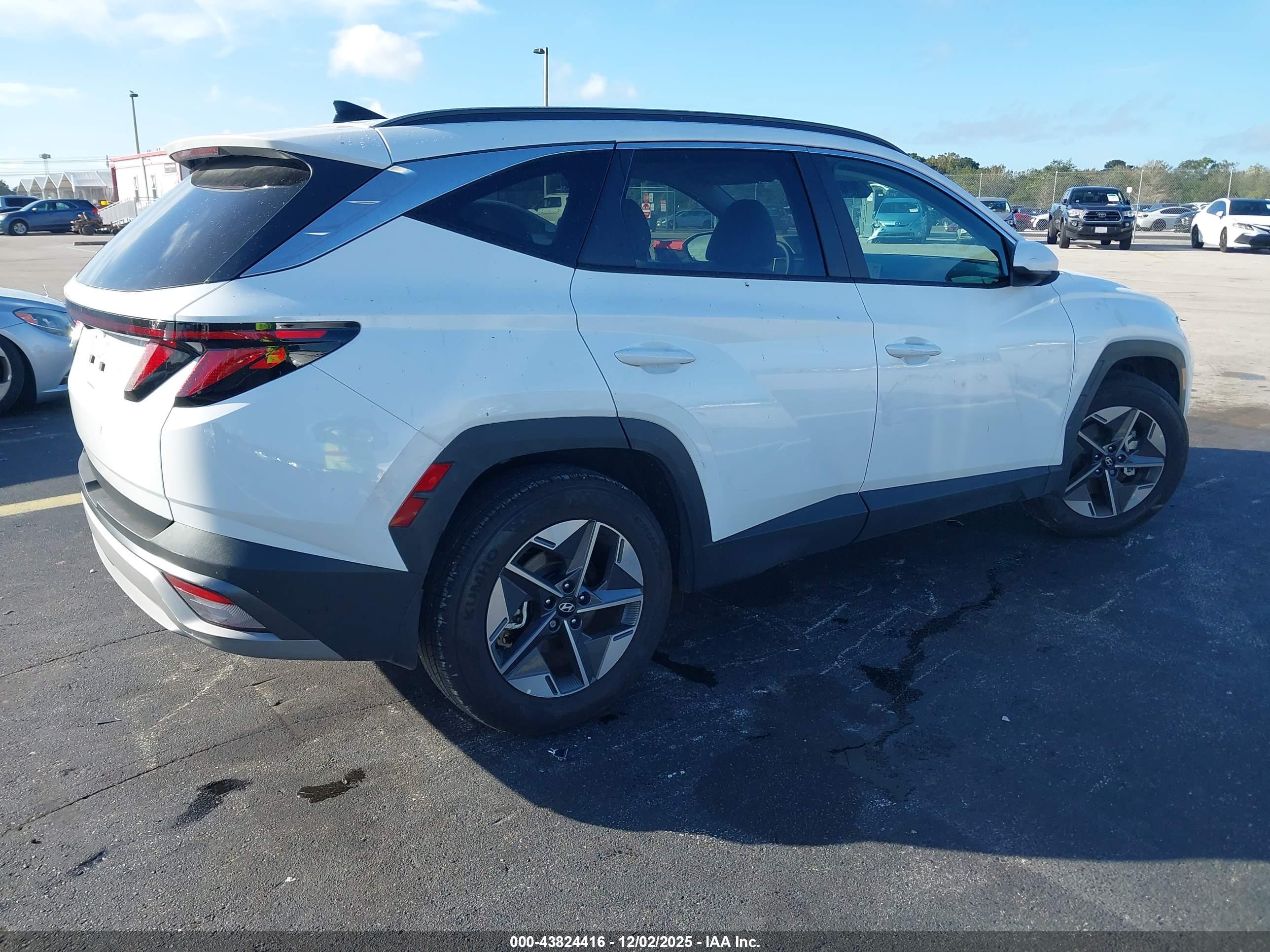 HYUNDAI TUCSON image 4