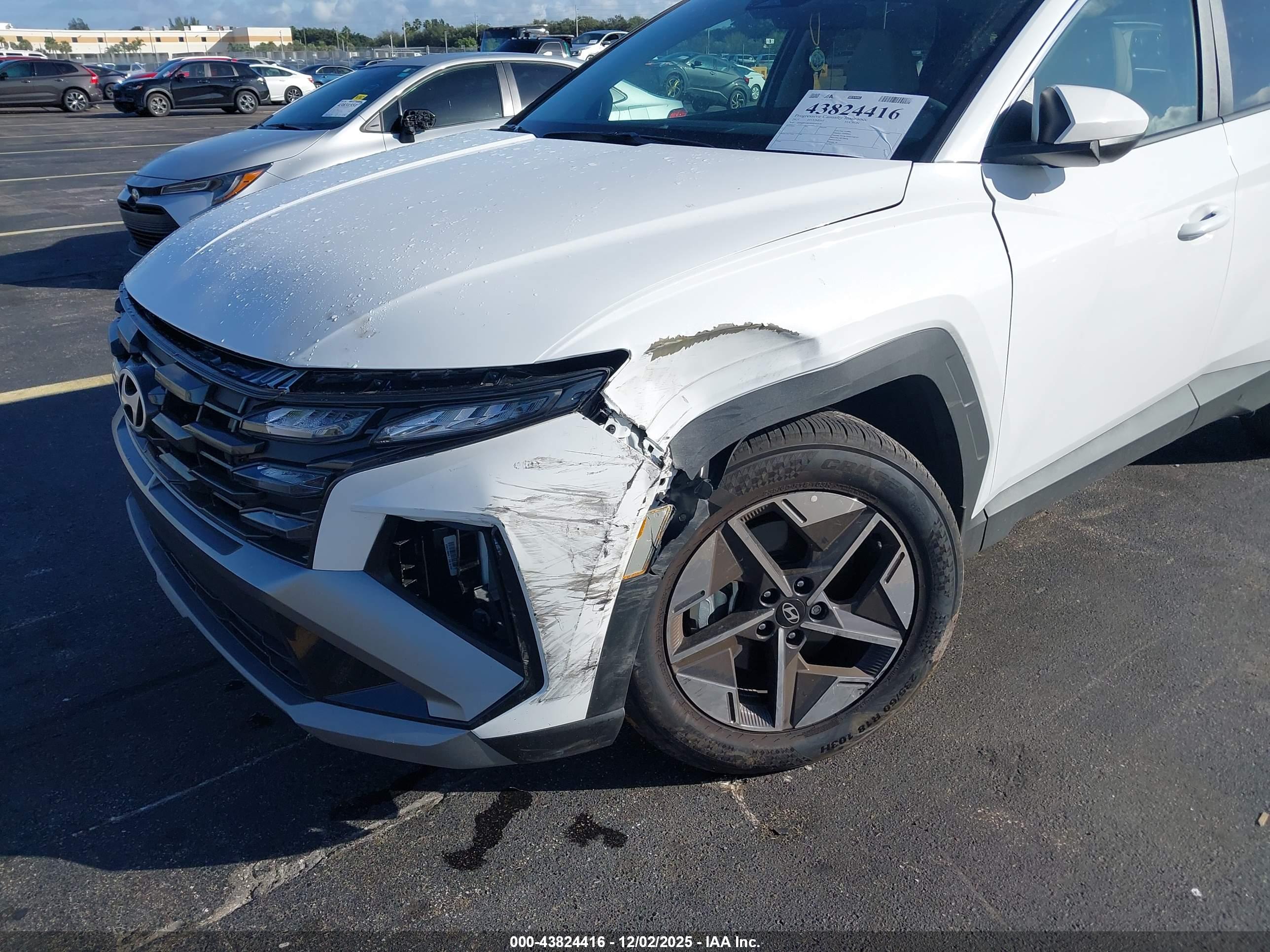 HYUNDAI TUCSON image 6
