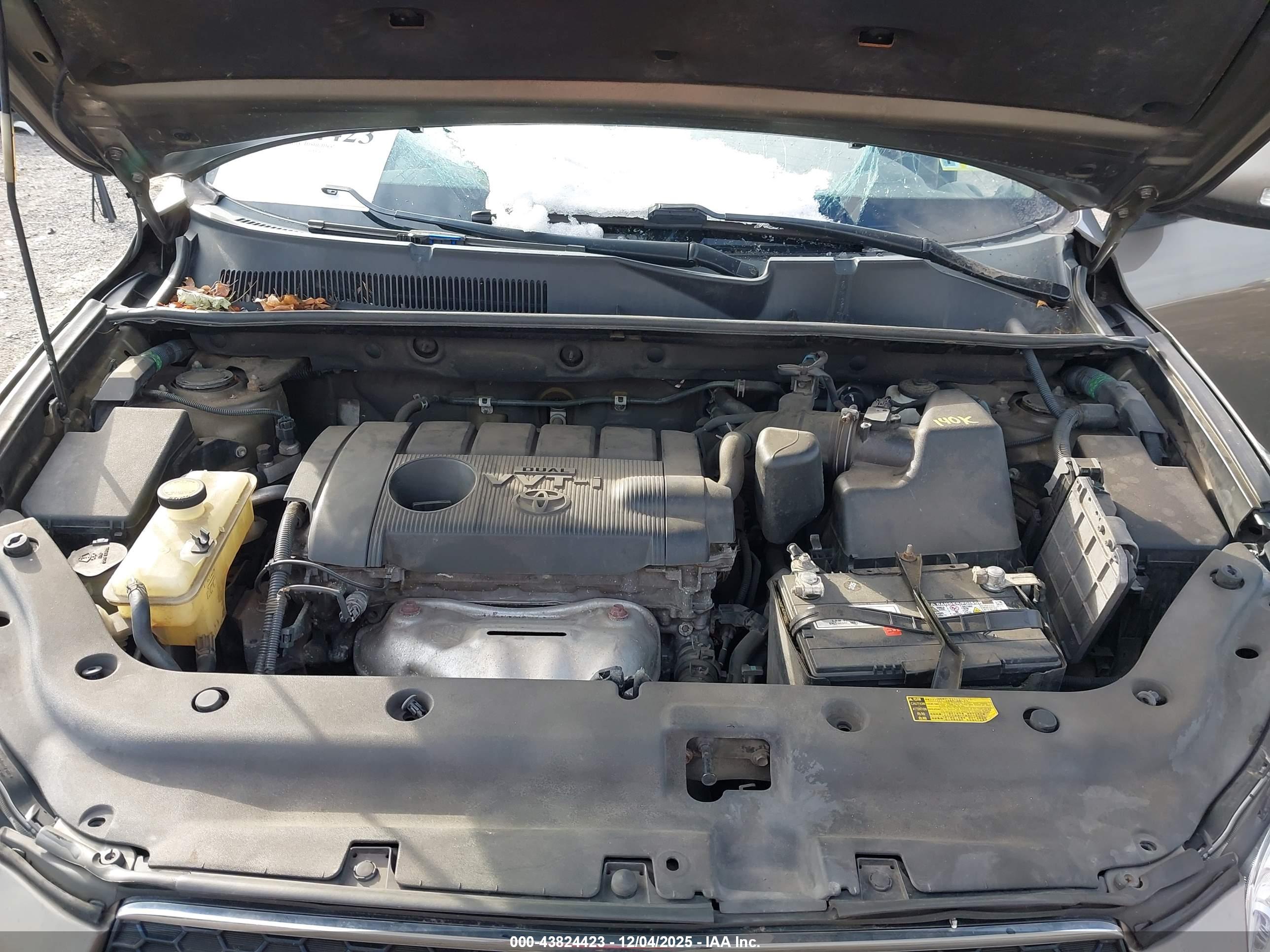 TOYOTA RAV4 image 10