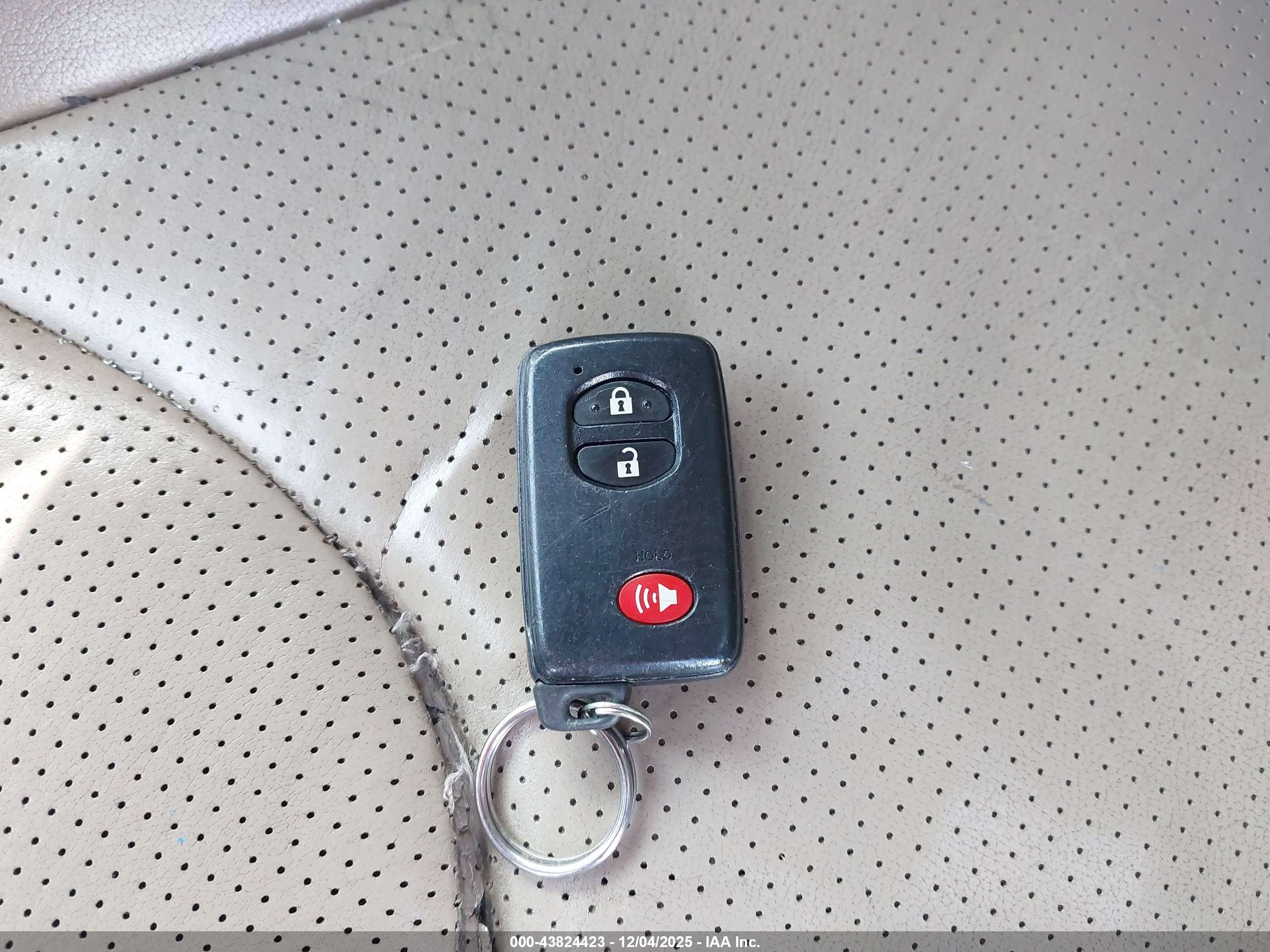 TOYOTA RAV4 image 11