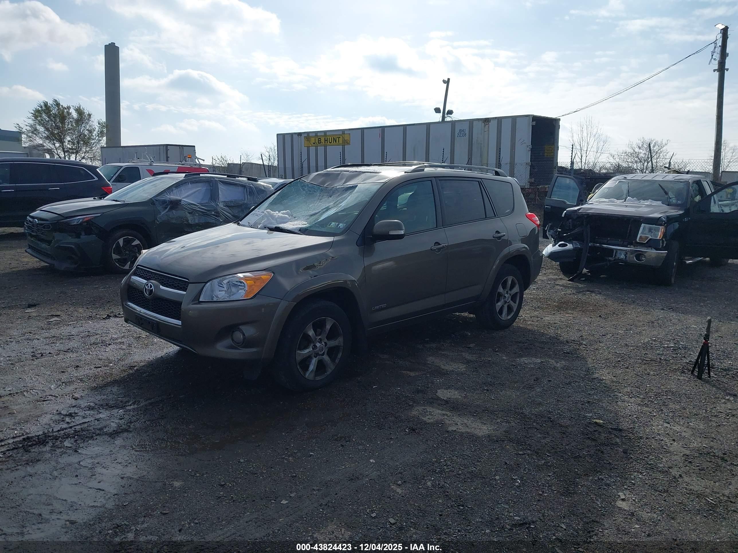 TOYOTA RAV4 image 2