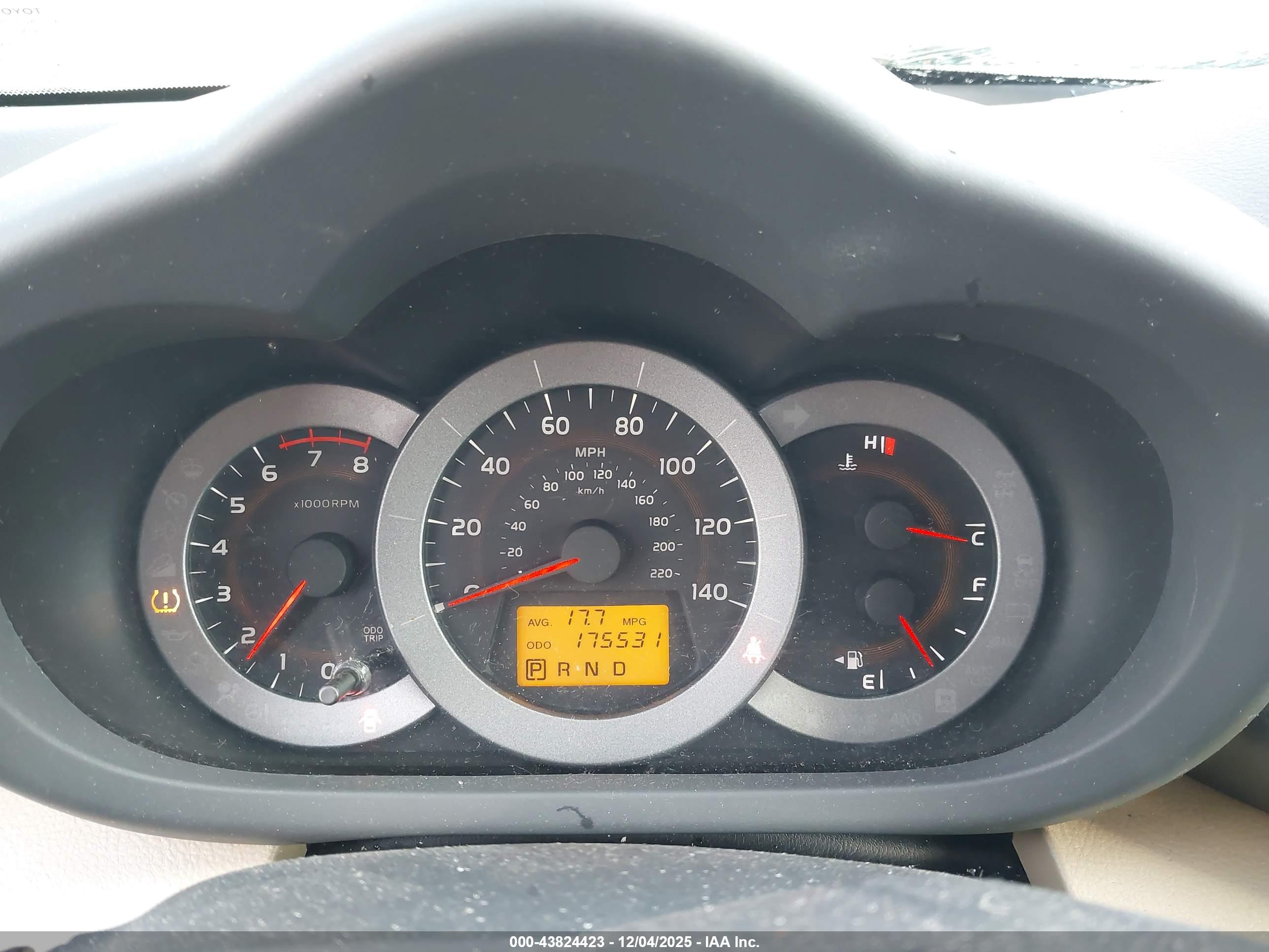 TOYOTA RAV4 image 7