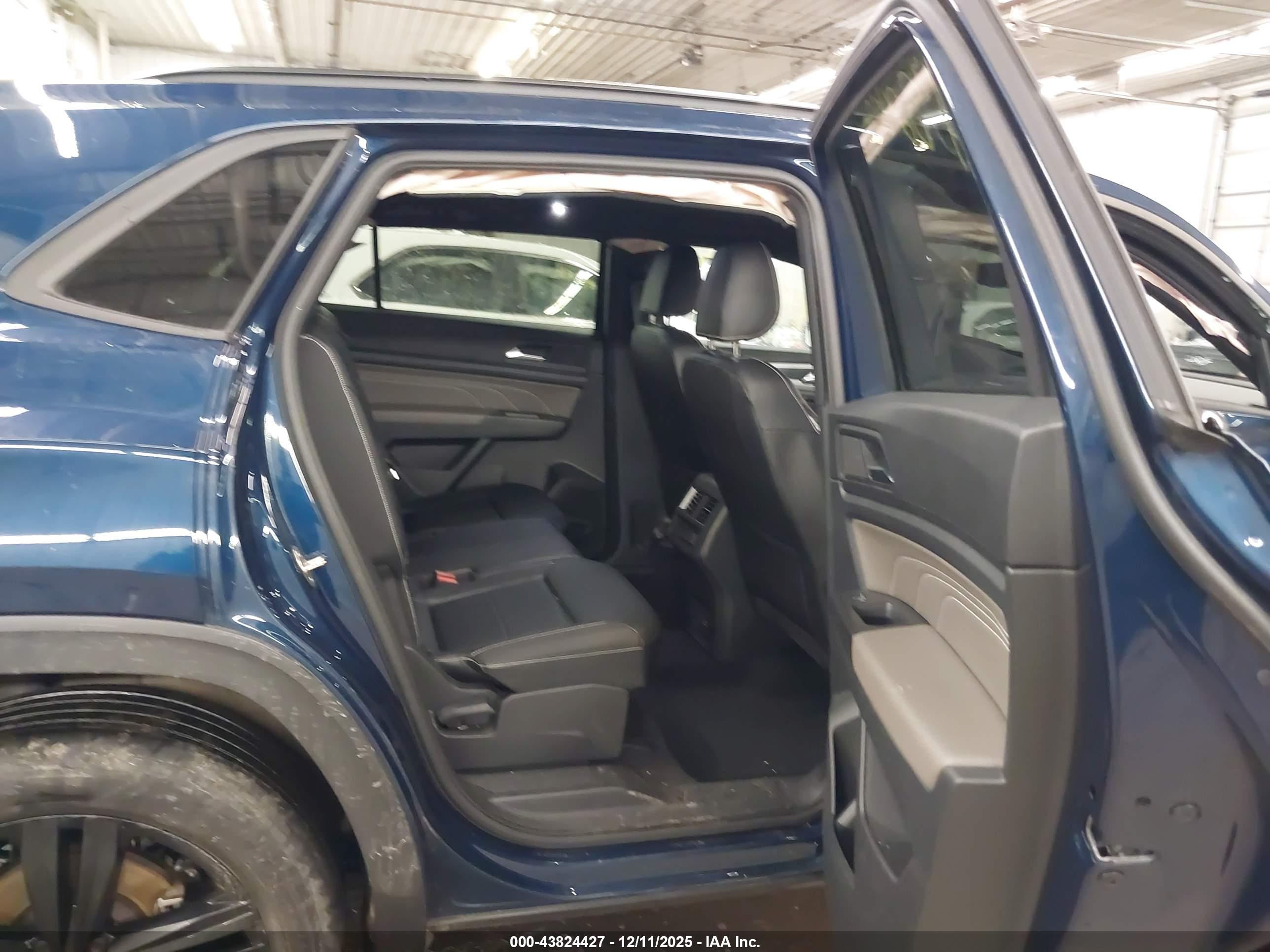 VOLKSWAGEN ATLAS image 8