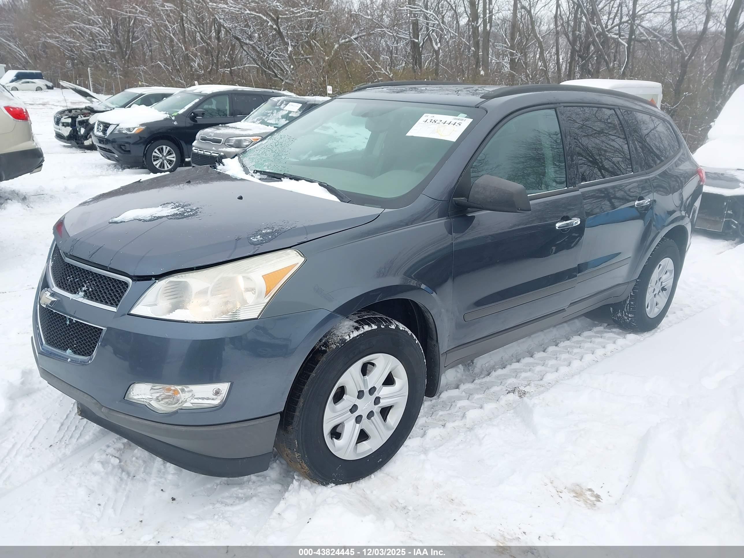 CHEVROLET TRAVERSE image 2