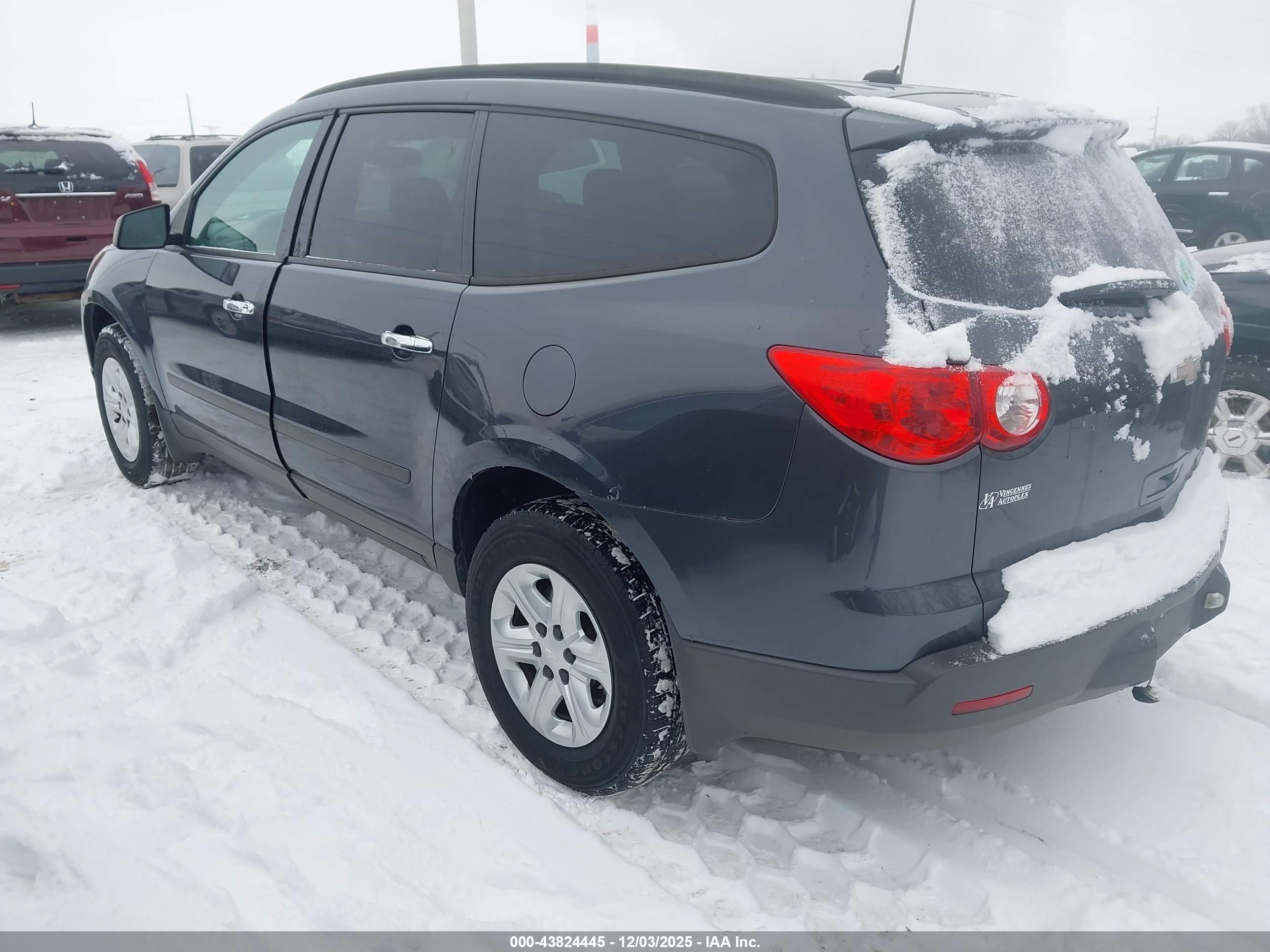 CHEVROLET TRAVERSE image 3