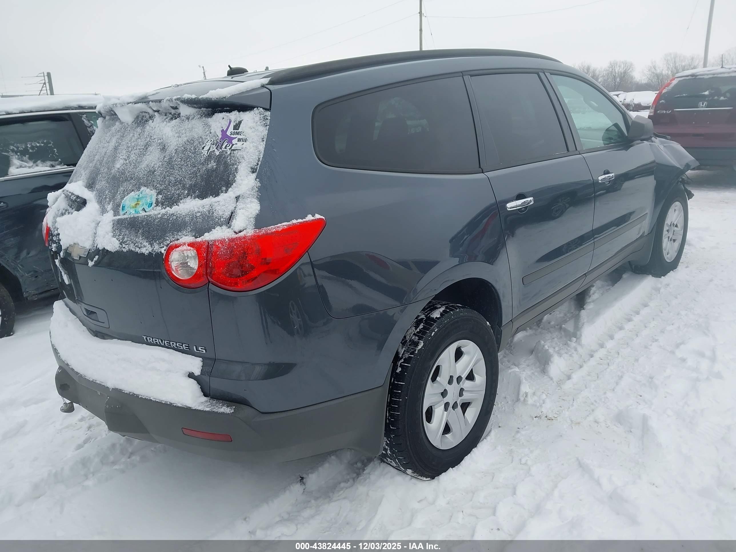 CHEVROLET TRAVERSE image 4
