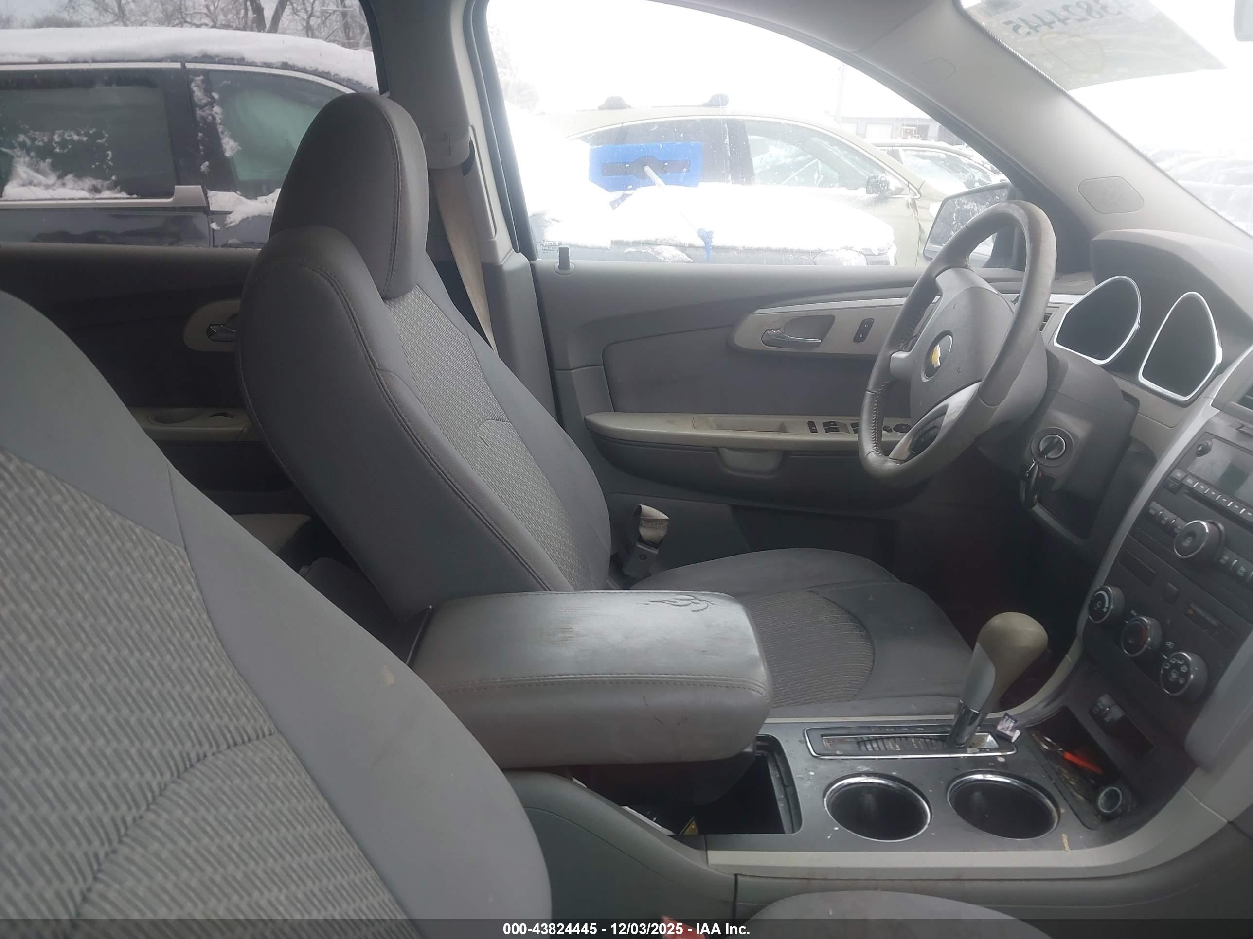 CHEVROLET TRAVERSE image 5