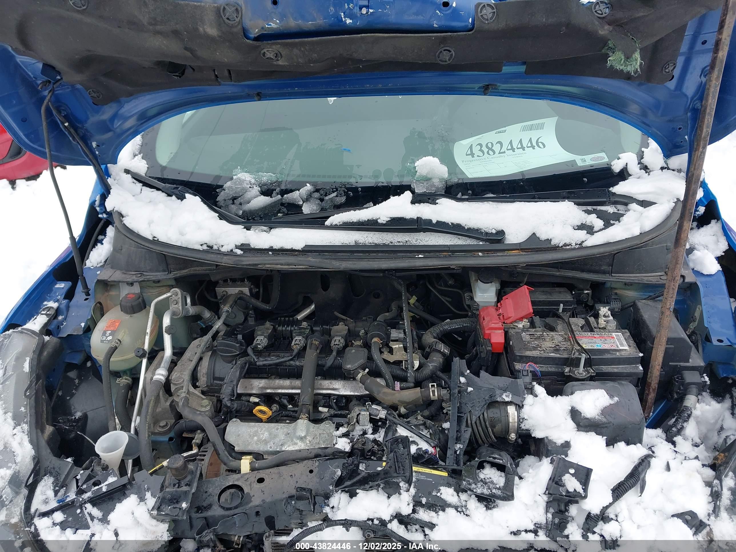 NISSAN VERSA image 10