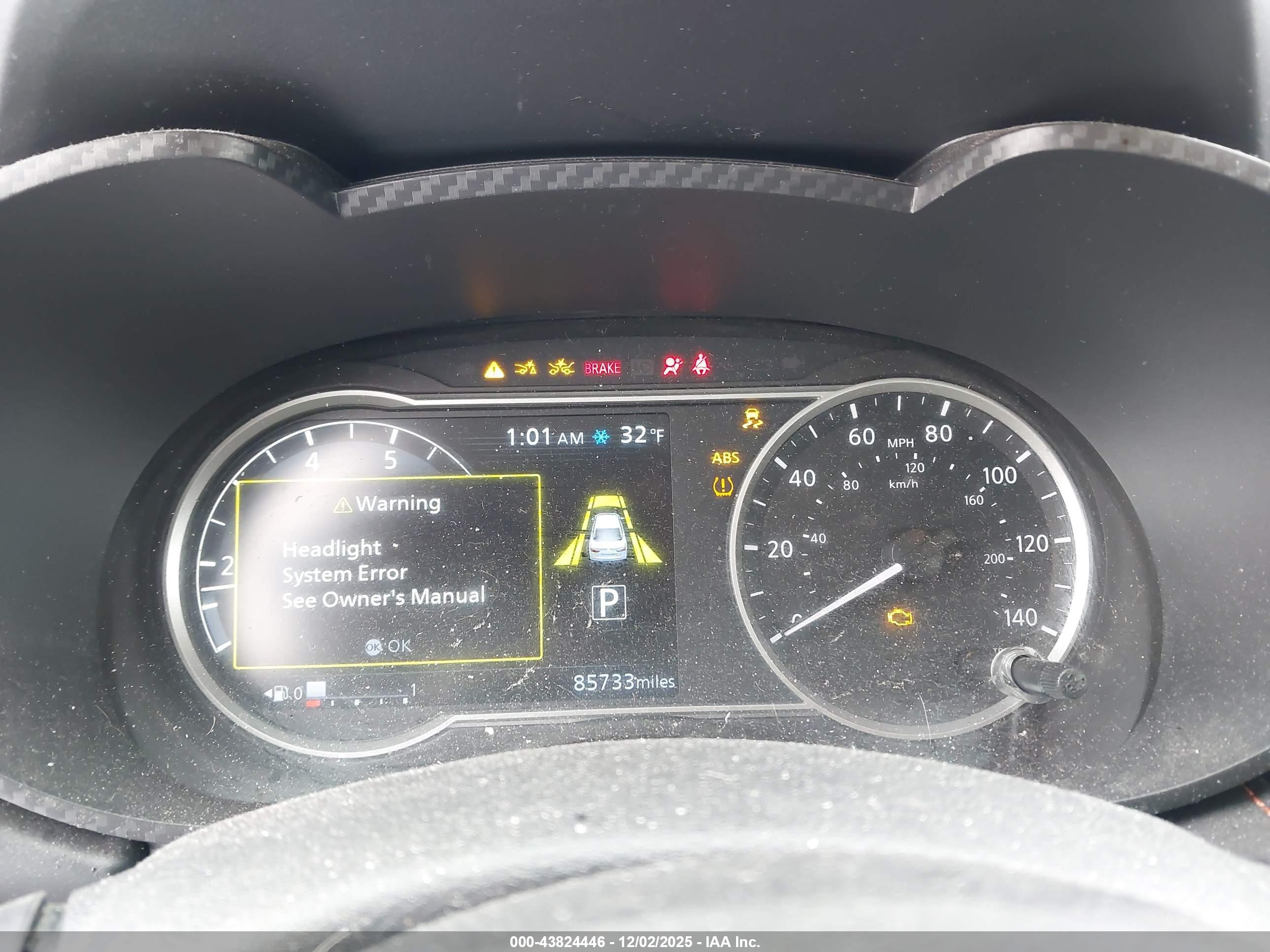 NISSAN VERSA image 7
