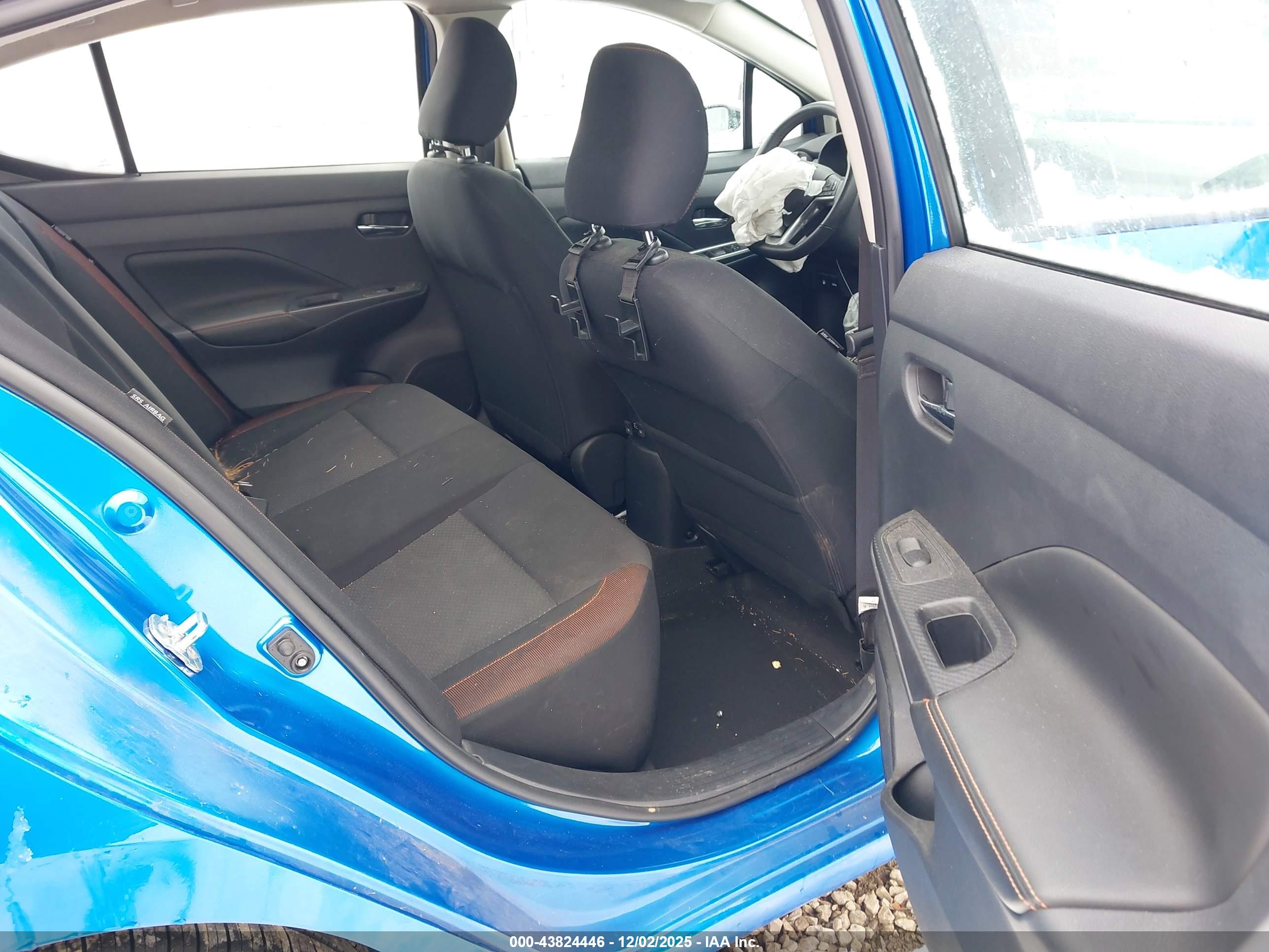 NISSAN VERSA image 8