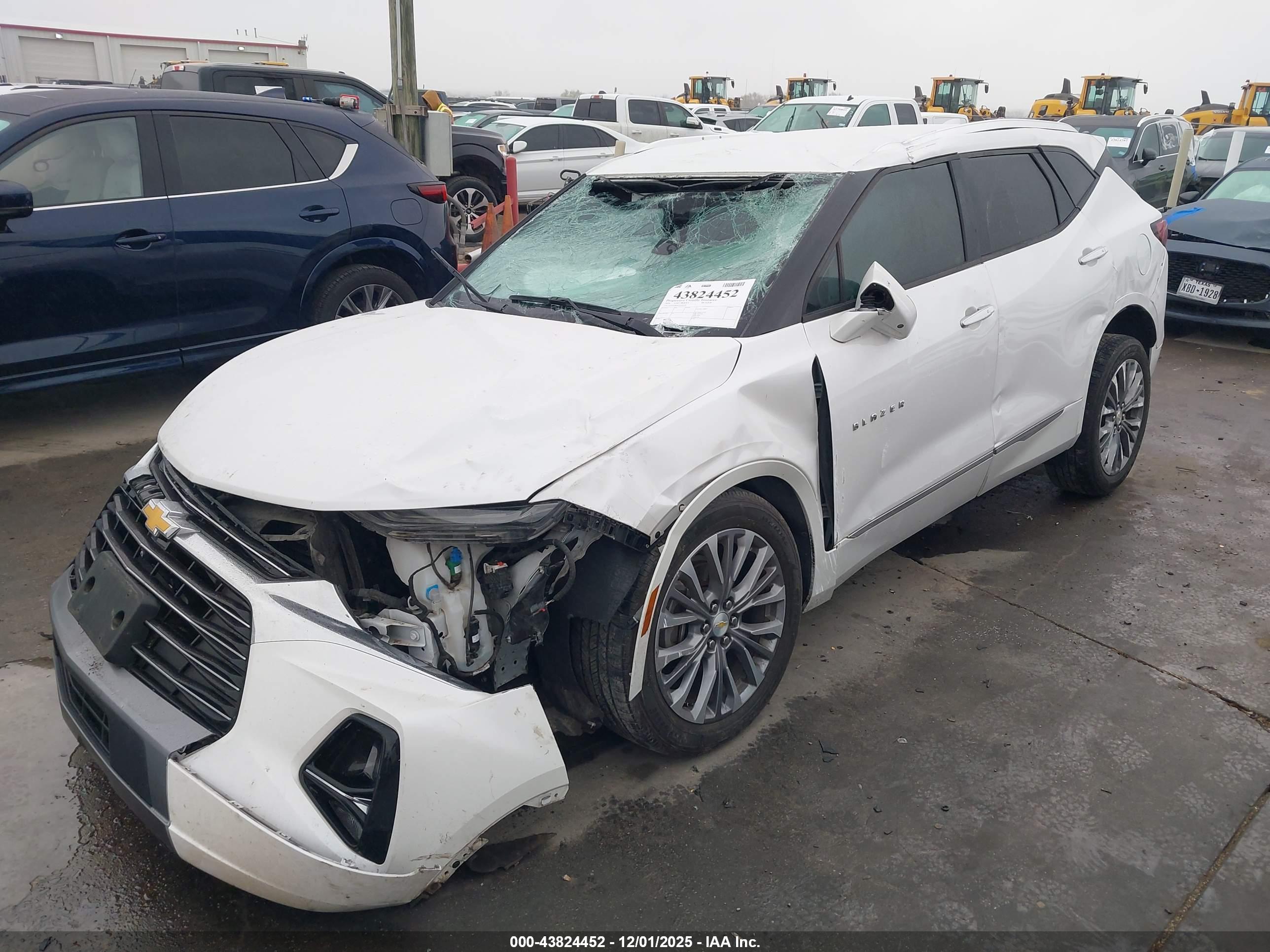 CHEVROLET BLAZER image 2