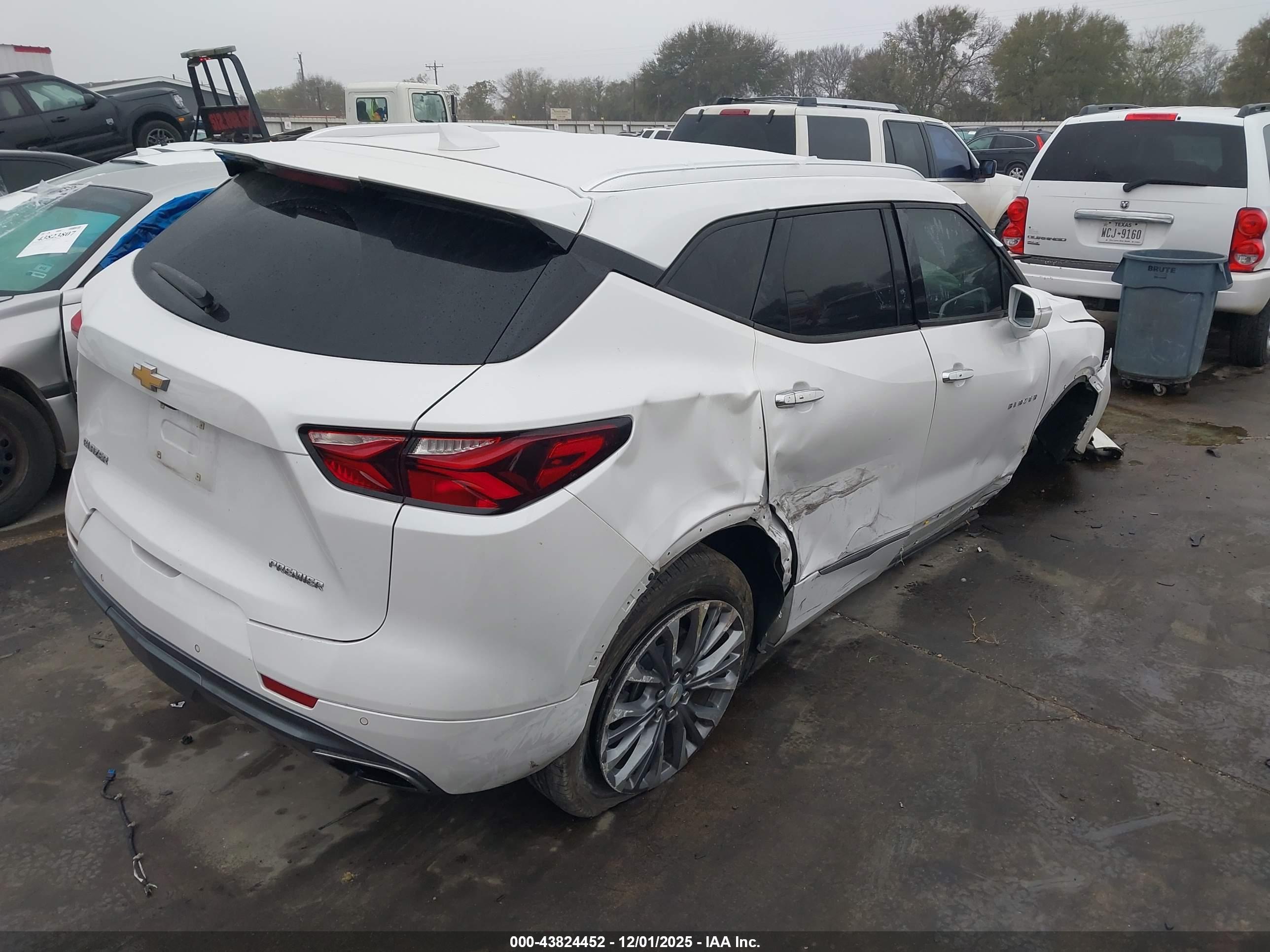 CHEVROLET BLAZER image 4