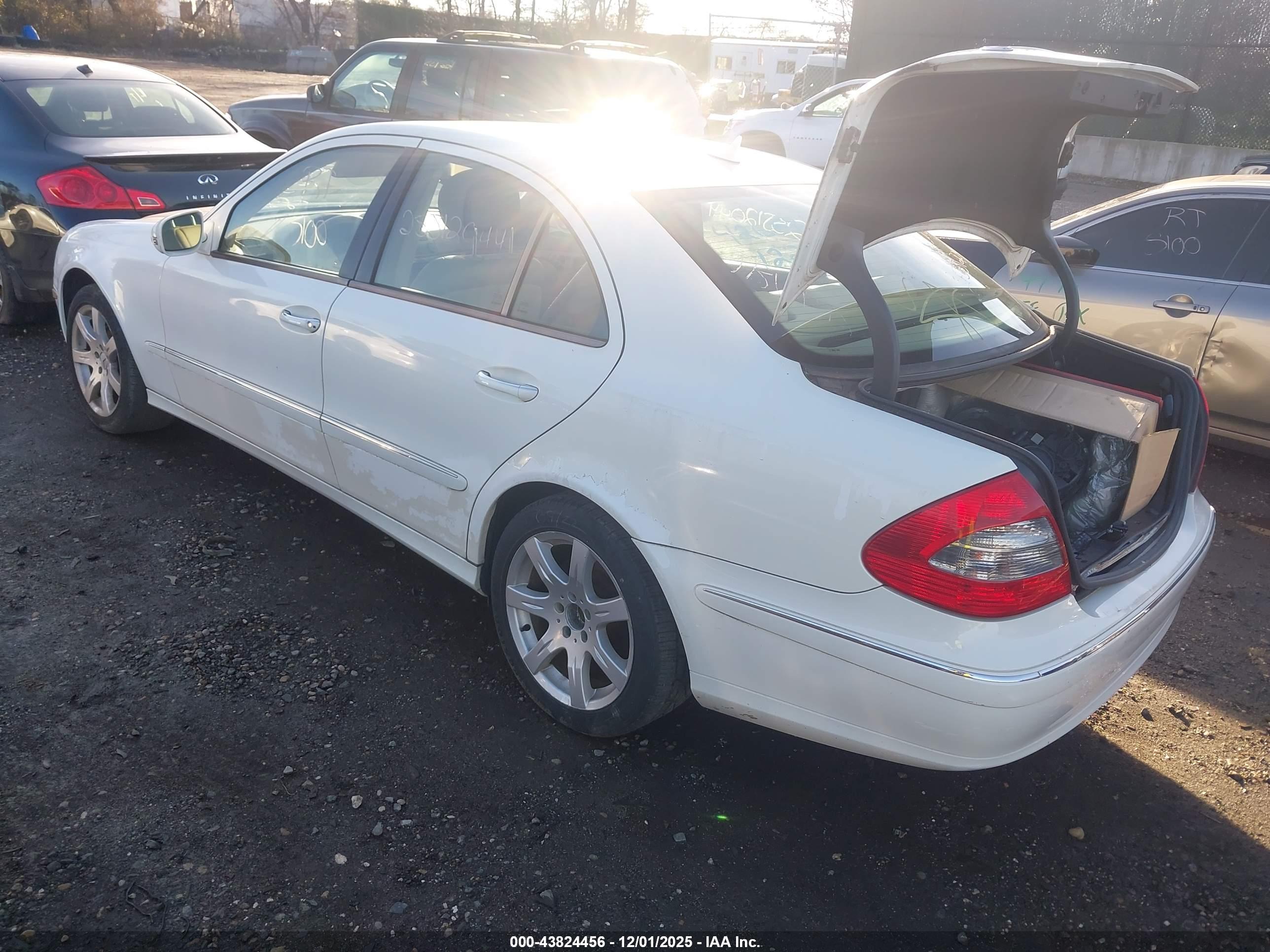 MERCEDES-BENZ E image 3
