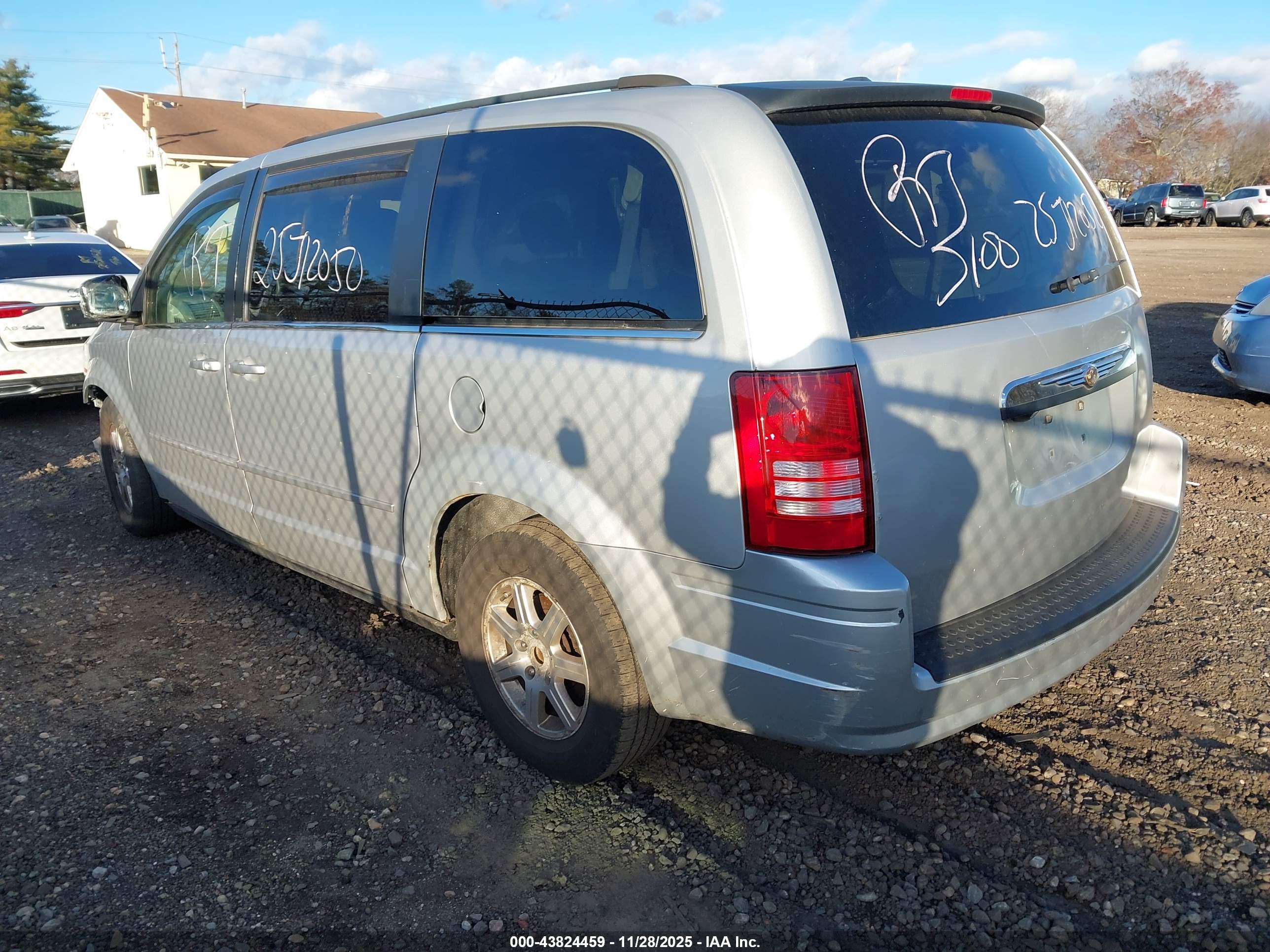 CHRYSLER TOWN image 3