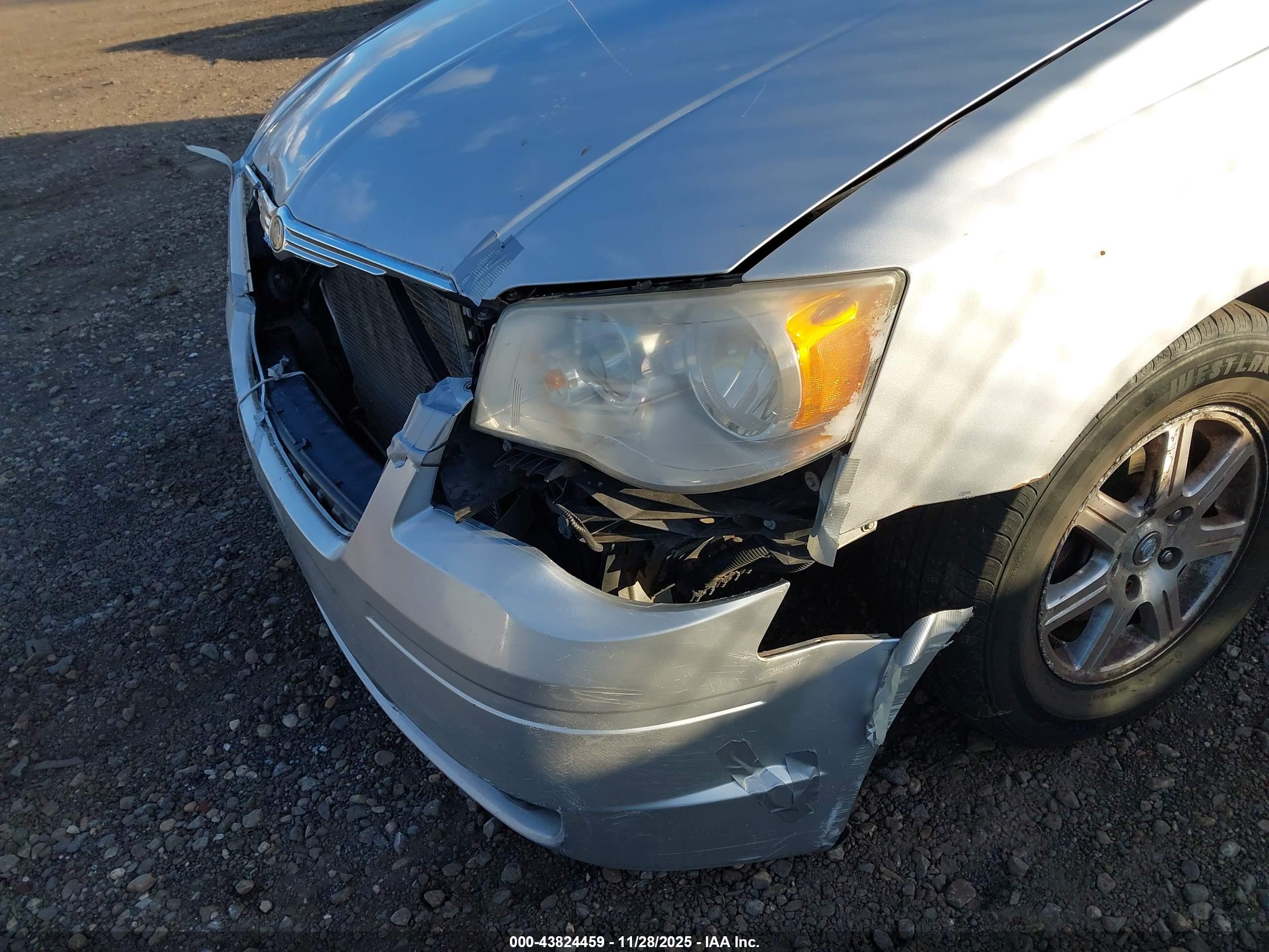 CHRYSLER TOWN image 6