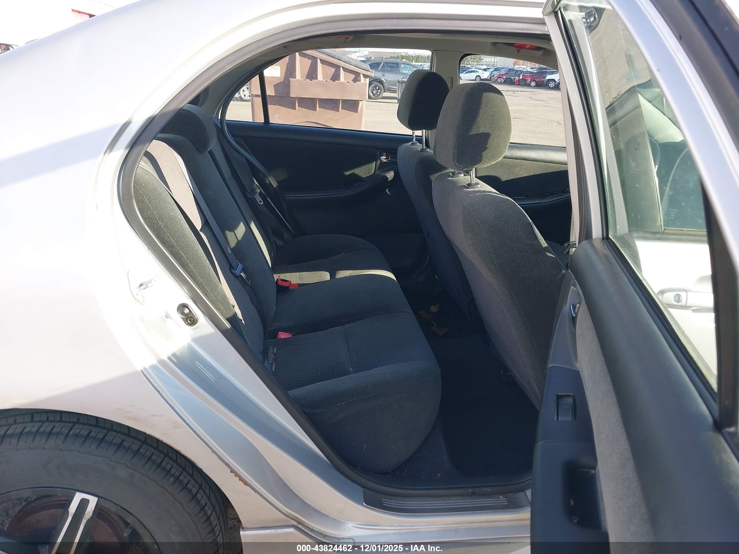 TOYOTA COROLLA image 8