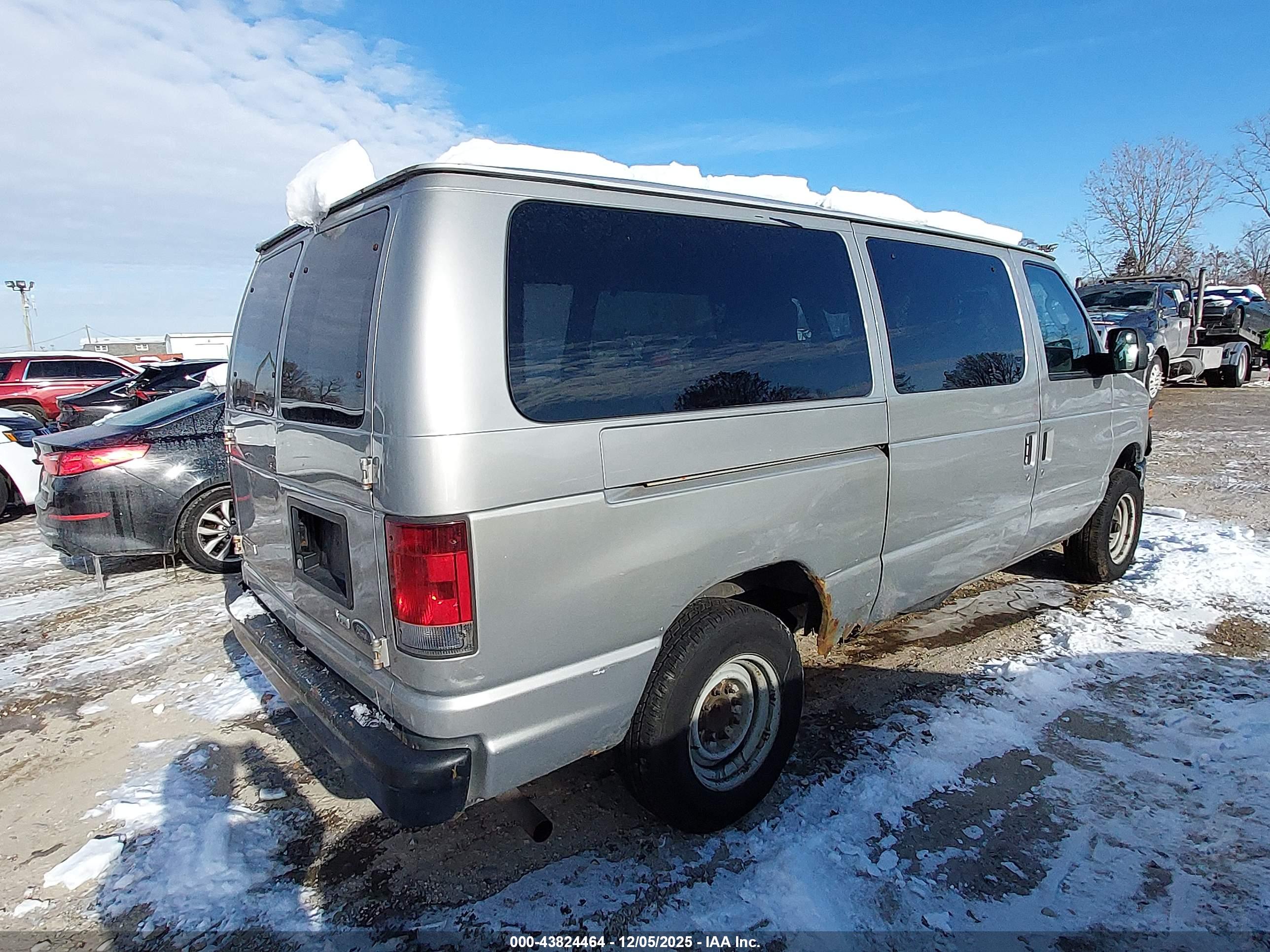 FORD E-150 image 4