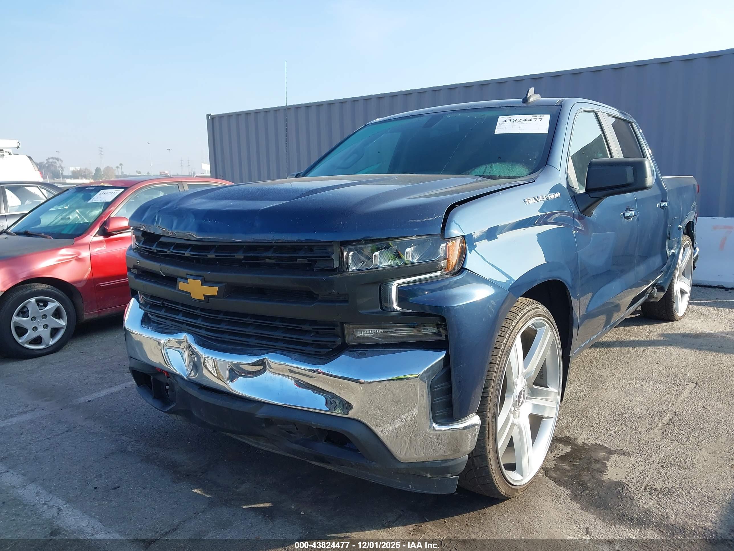 CHEVROLET SILVERADO image 2