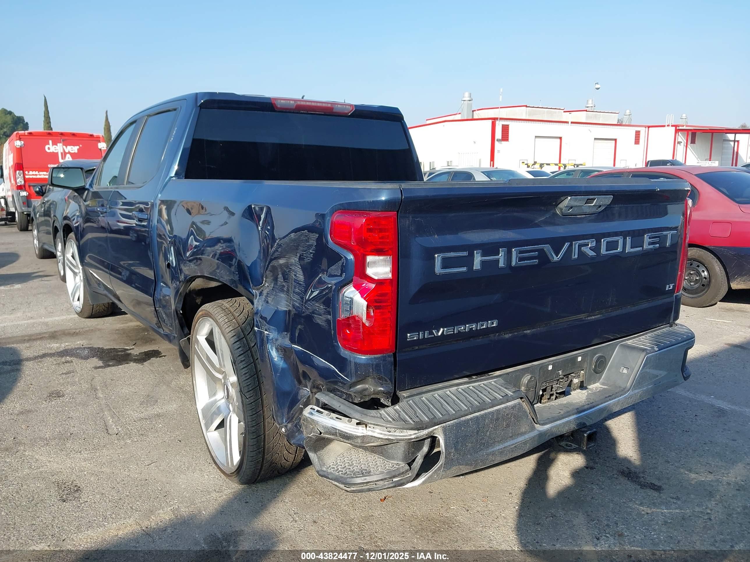 CHEVROLET SILVERADO image 3