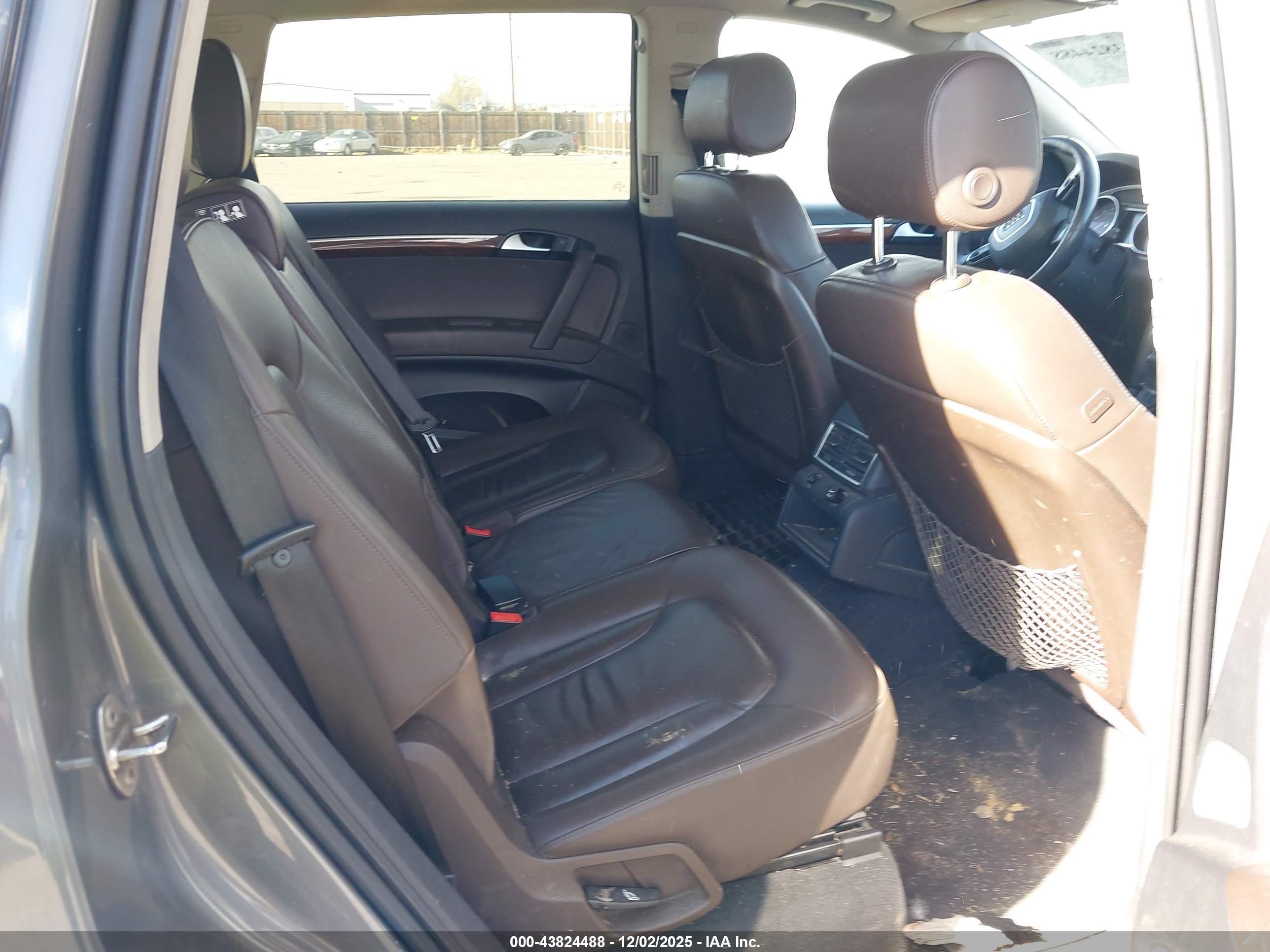 AUDI Q7 image 8