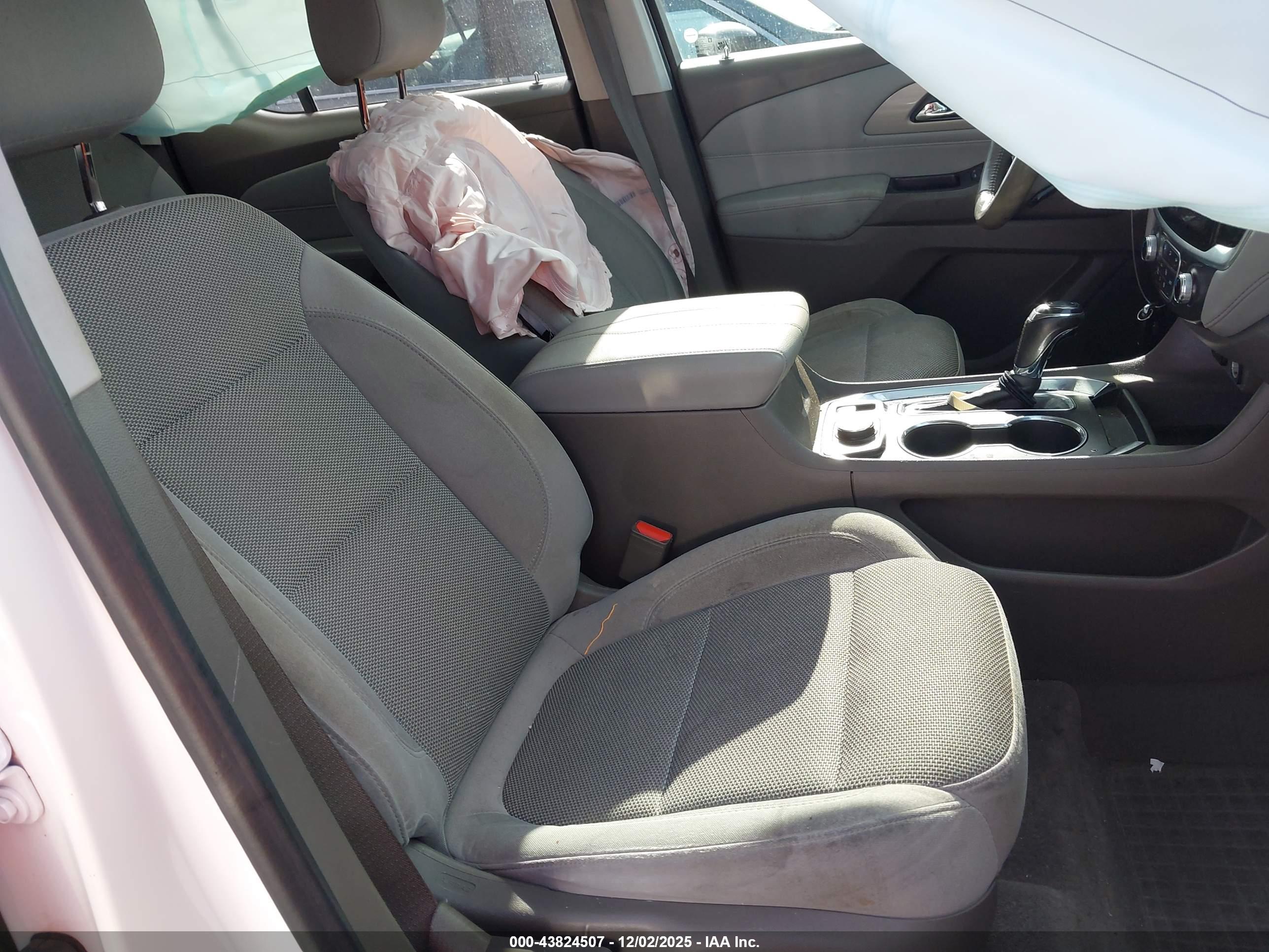 CHEVROLET TRAVERSE image 5