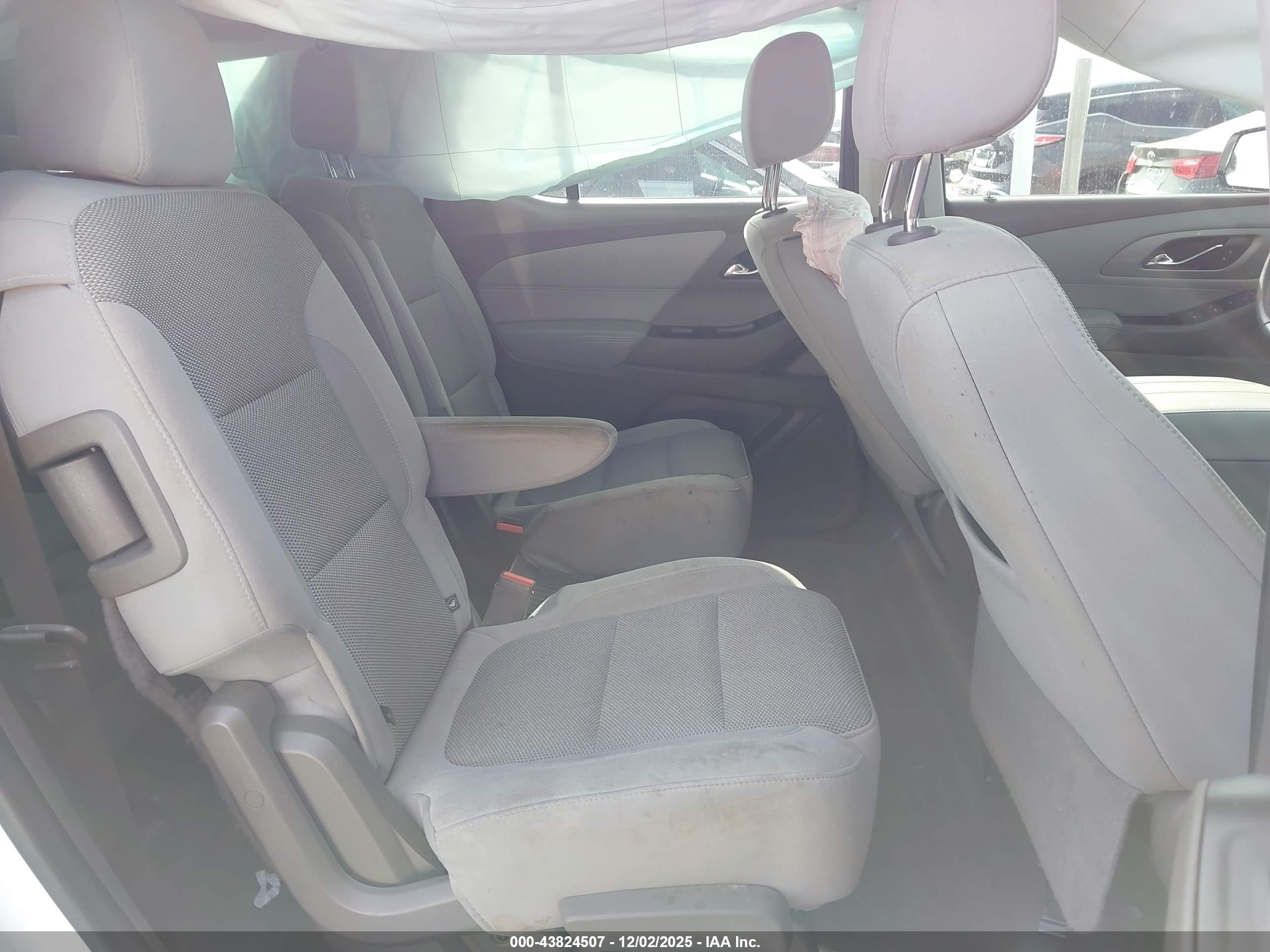 CHEVROLET TRAVERSE image 8