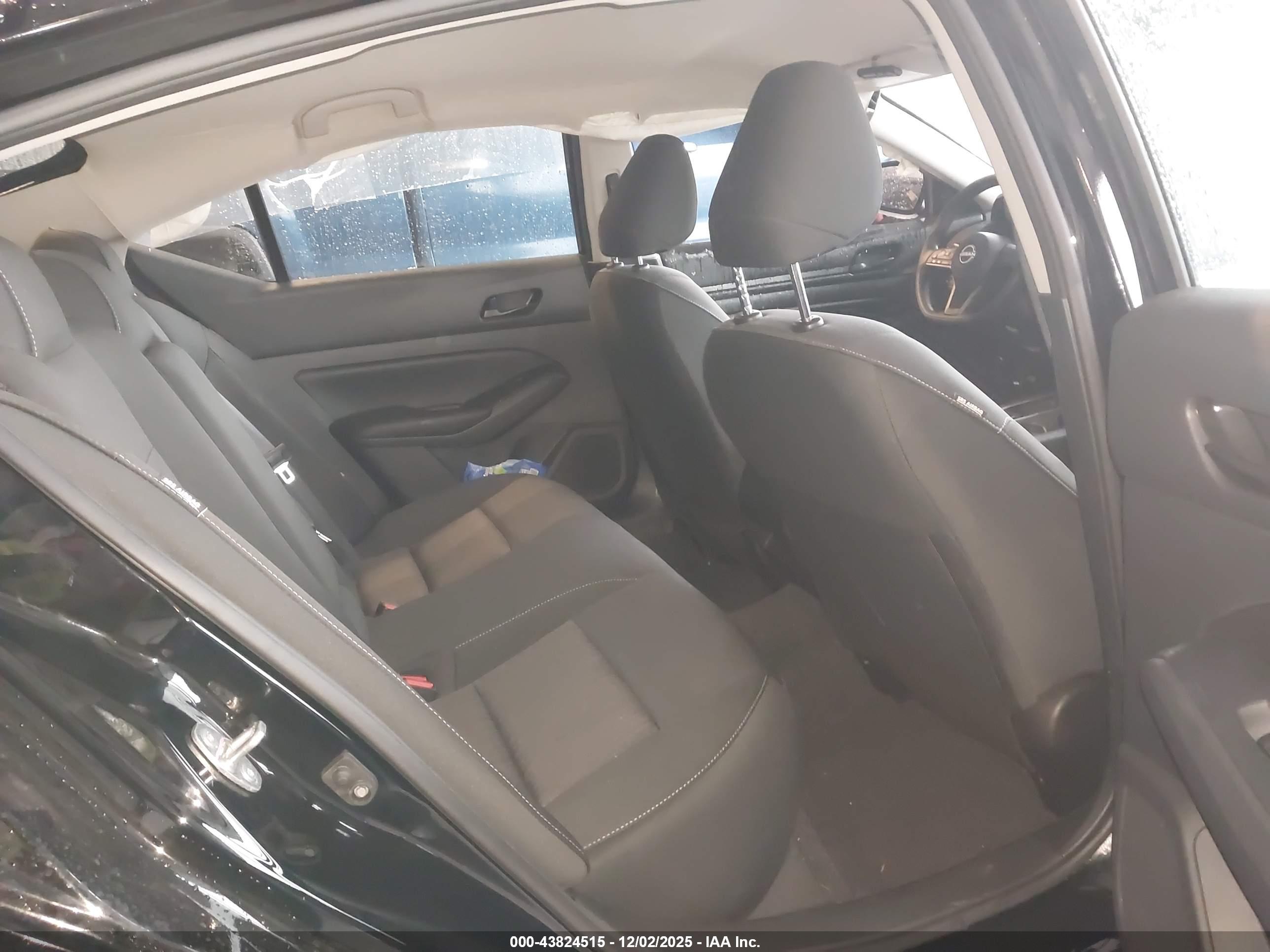 NISSAN ALTIMA image 8