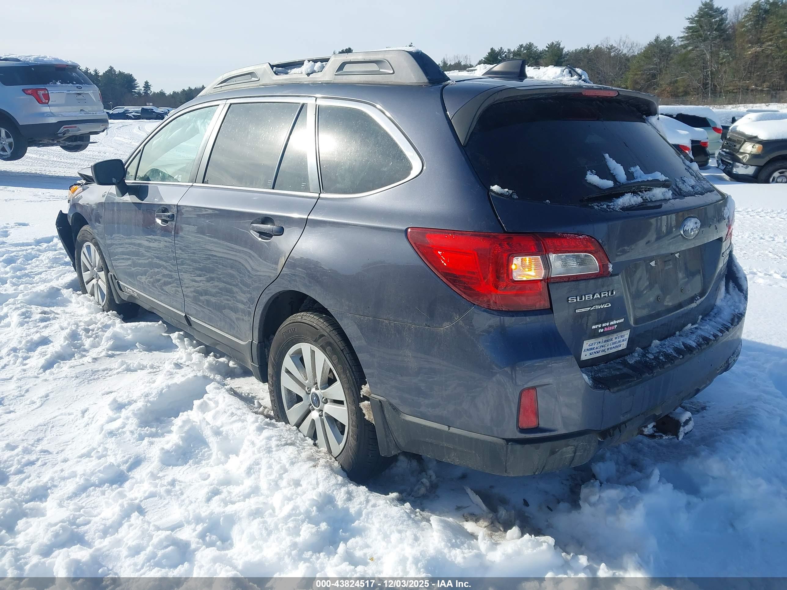 SUBARU OUTBACK image 3